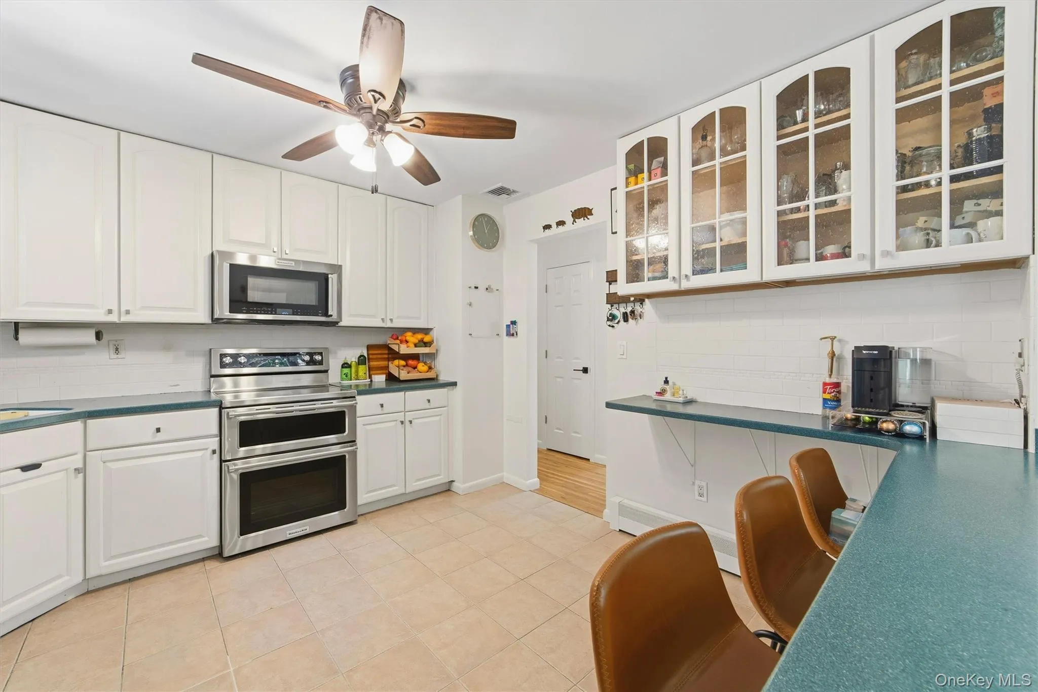 Generous counter space and eat in kitchen Generous counter space and eat in kitchen