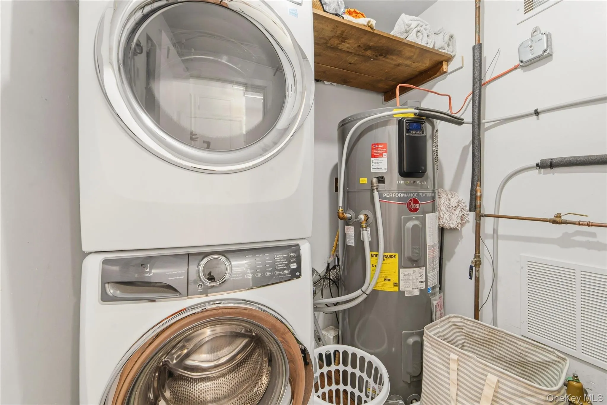 Washer and dryer Washer and dryer