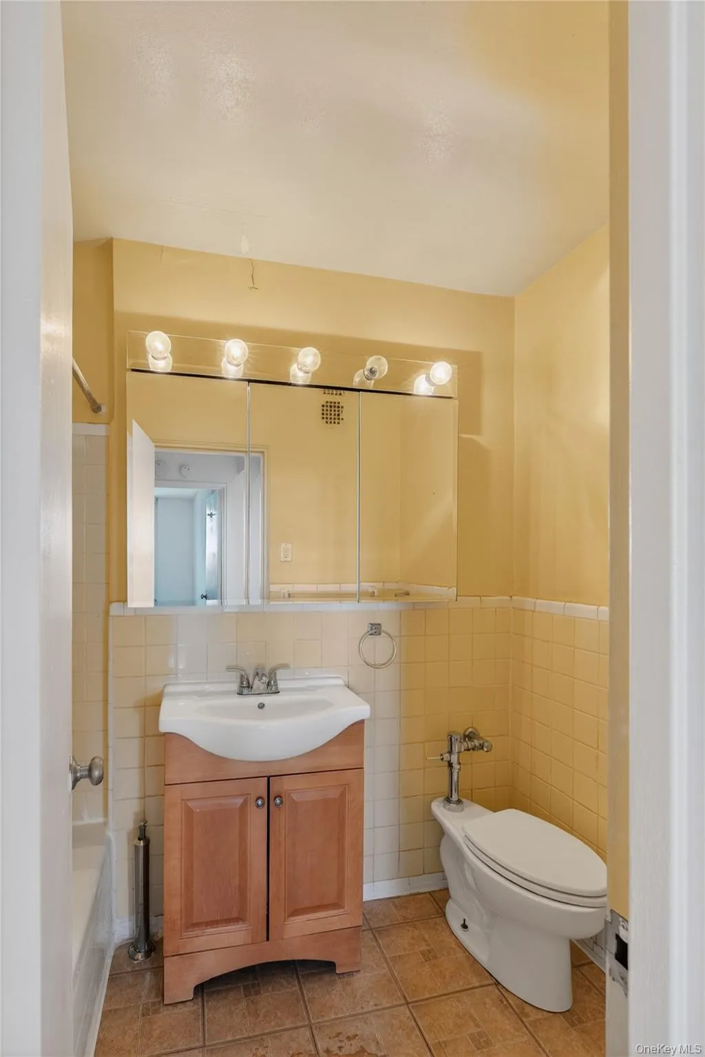 bathroom bathroom