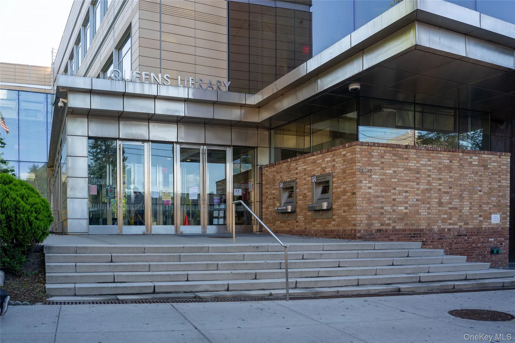 1 minute walk to Elmhurst Library 1 minute walk to Elmhurst Library
