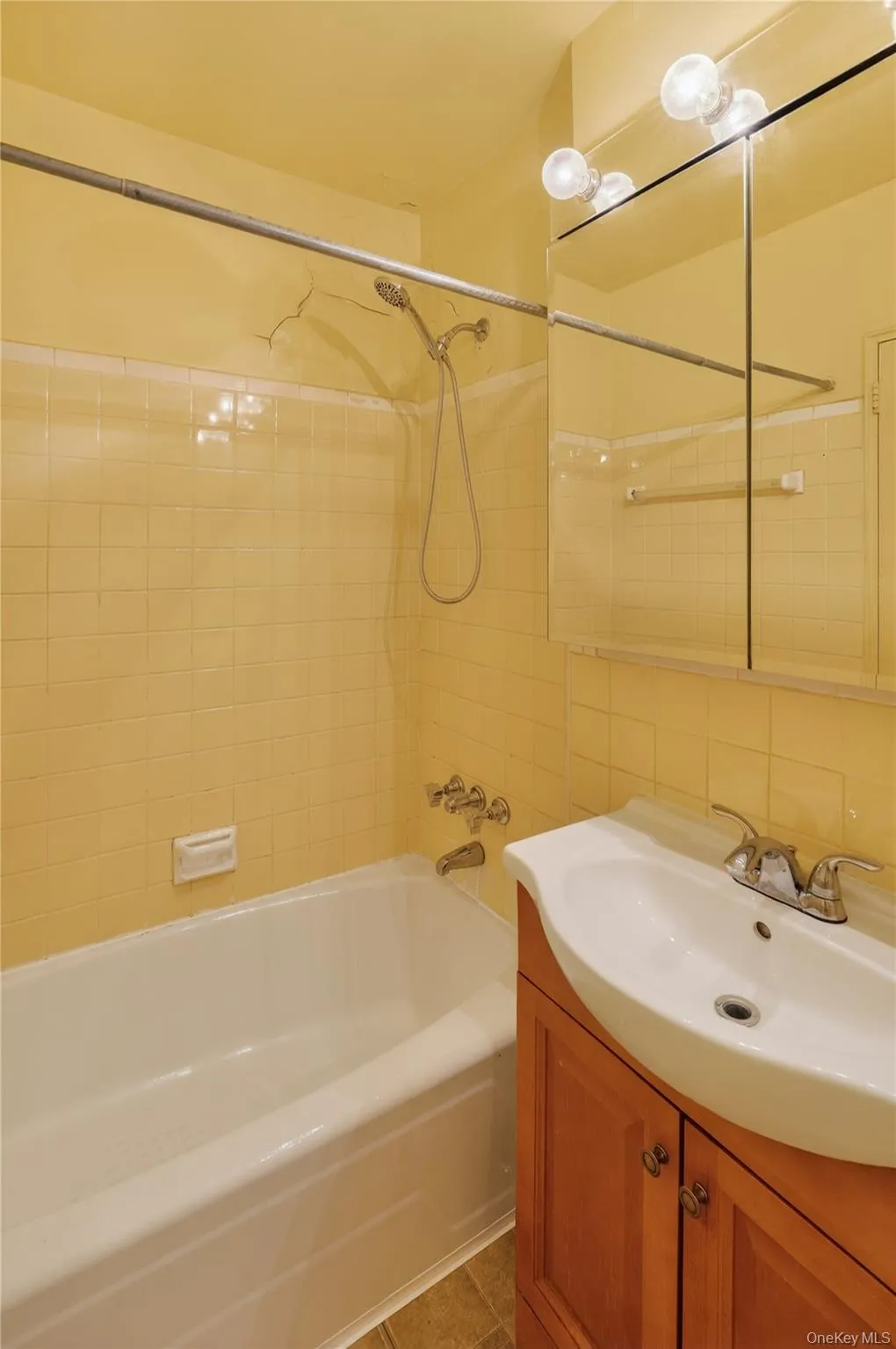 bathroom with tub bathroom with tub