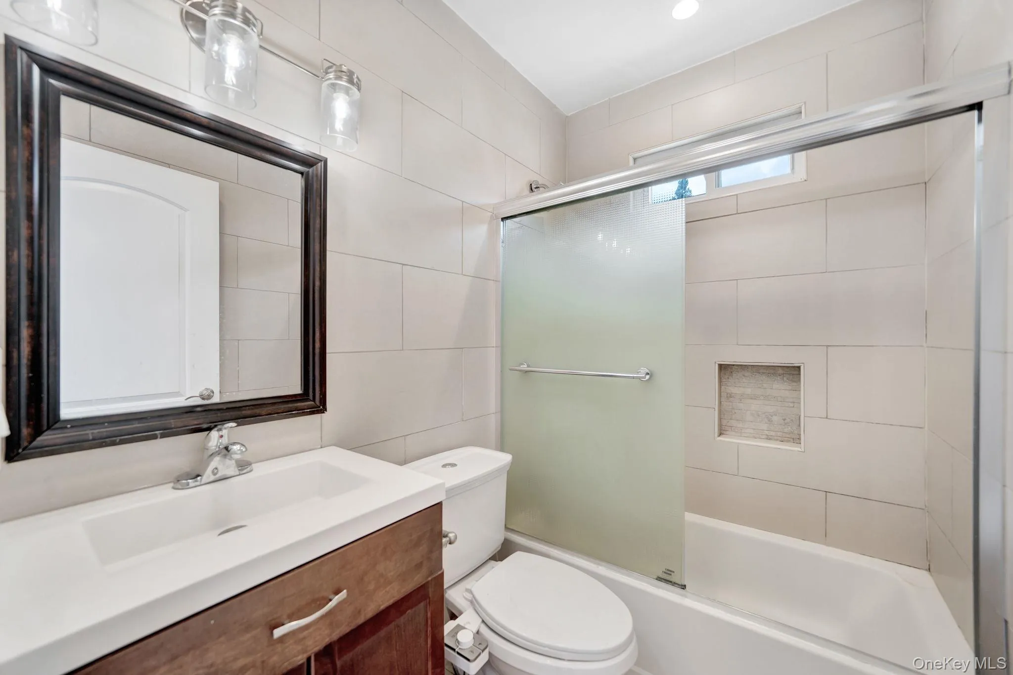 Full bath on first floor. Full bath on first floor.