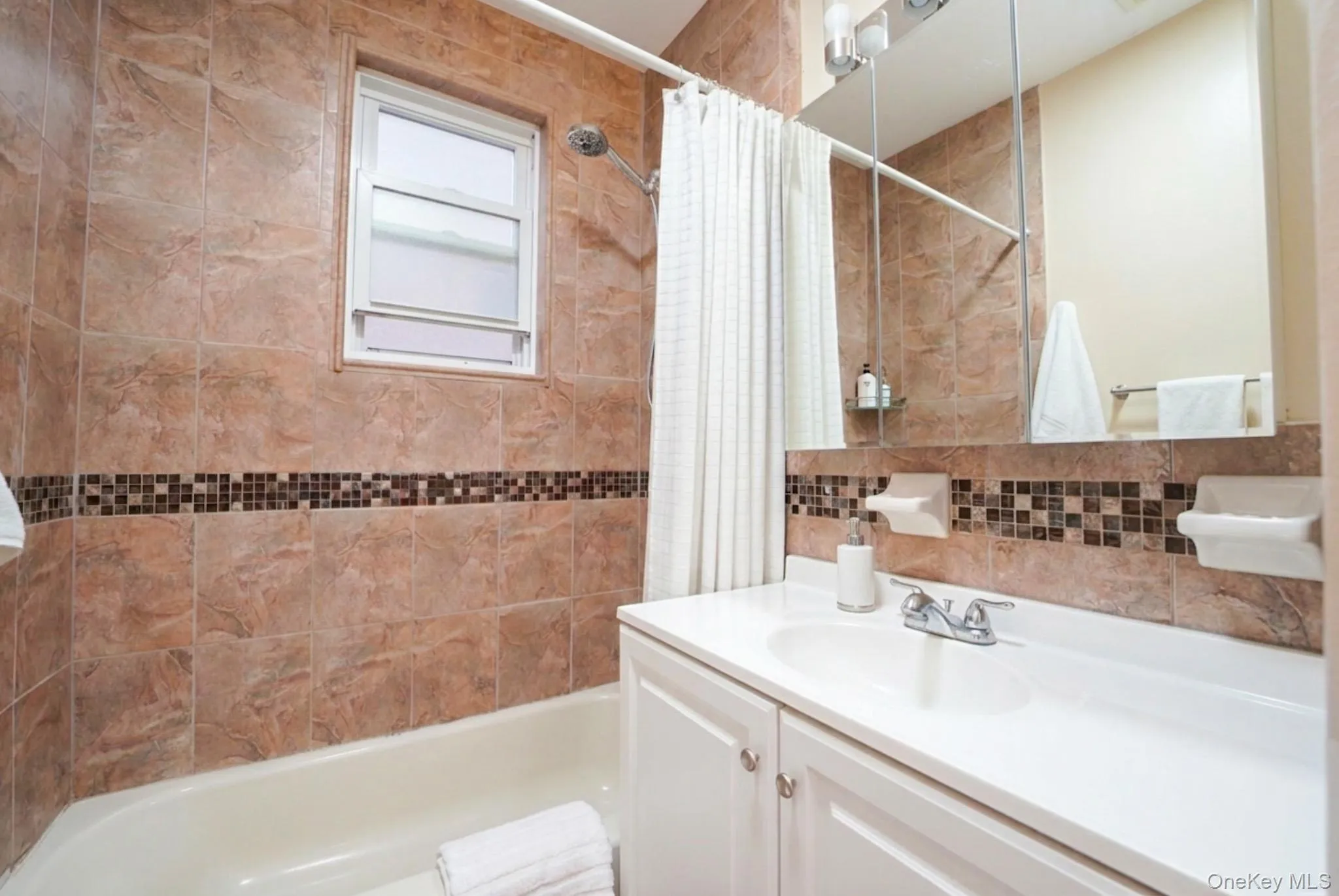 17 7th Avenue, Mount Vernon, NY, 5 Bedrooms Bedrooms, 7 Rooms Rooms,2 BathroomsBathrooms,Residential,For Rent,7th,0,1010618 17 7th Avenue, Mount Vernon, NY, 5 Bedrooms Bedrooms, 7 Rooms Rooms,2 BathroomsBathrooms,Residential,For Rent,7th,0,1010618