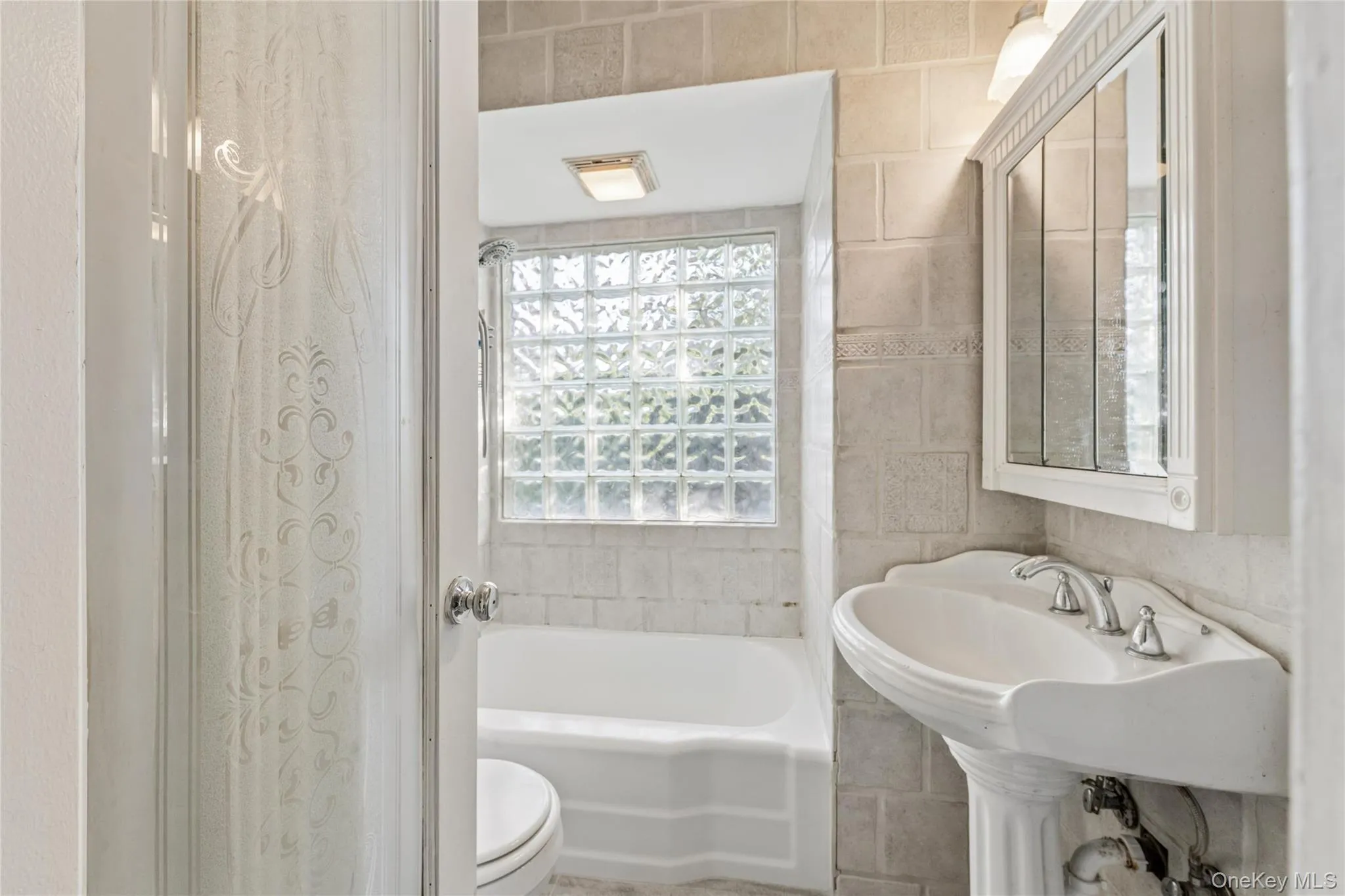36 Lakeview Court, Brookhaven, NY, 3 Bedrooms Bedrooms, 6 Rooms Rooms,1 BathroomBathrooms,Residential,For Rent,Lakeview,0,1010620 36 Lakeview Court, Brookhaven, NY, 3 Bedrooms Bedrooms, 6 Rooms Rooms,1 BathroomBathrooms,Residential,For Rent,Lakeview,0,1010620