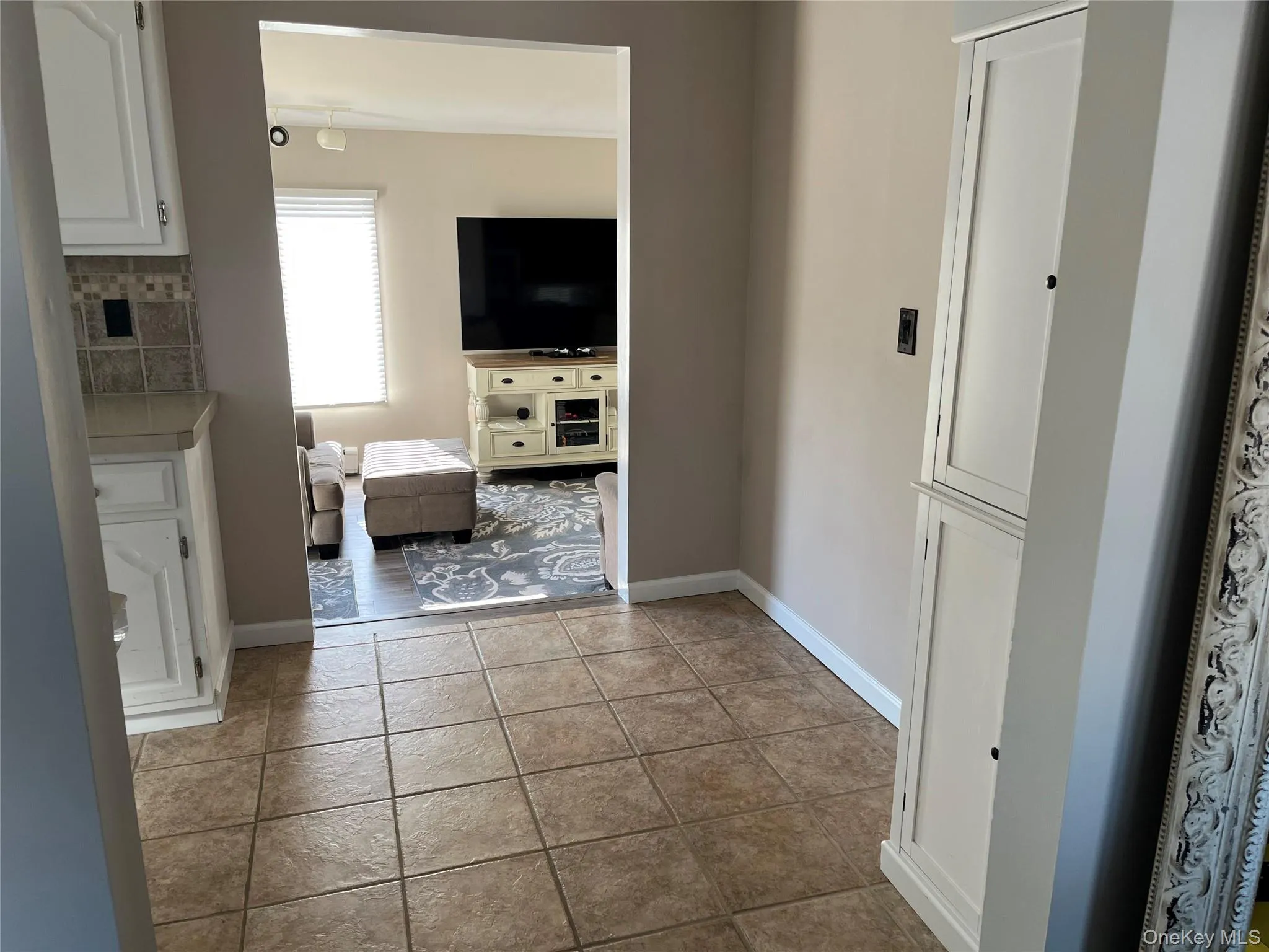 Entrance to Large family room off Kitchen Entrance to Large family room off Kitchen