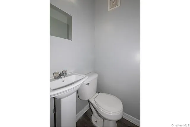 1355 Roanoke Avenue, Riverhead, NY, 1 Bedroom Bedrooms, 3 Rooms Rooms,1 BathroomBathrooms,Residential Lease,For Rent,Roanoke,0,1010622 1355 Roanoke Avenue, Riverhead, NY, 1 Bedroom Bedrooms, 3 Rooms Rooms,1 BathroomBathrooms,Residential Lease,For Rent,Roanoke,0,1010622