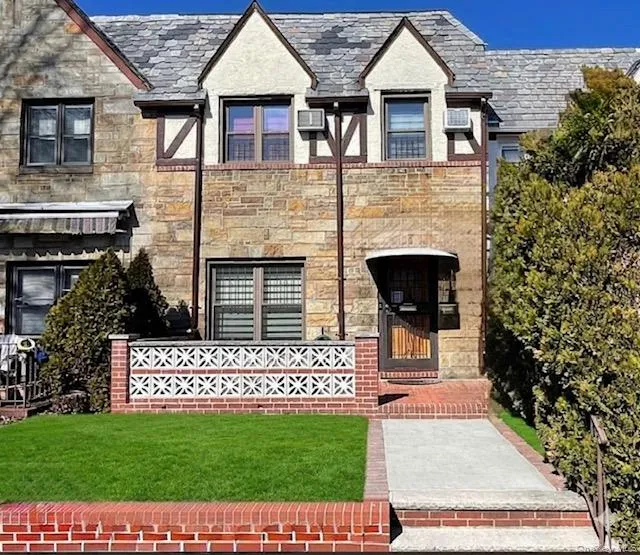 147-27 72nd Drive, New York, NY, 3 Bedrooms Bedrooms, 7 Rooms Rooms,2 BathroomsBathrooms,Residential,For Rent,72nd,0,KEY1010623 147-27 72nd Drive, New York, NY, 3 Bedrooms Bedrooms, 7 Rooms Rooms,2 BathroomsBathrooms,Residential,For Rent,72nd,0,KEY1010623