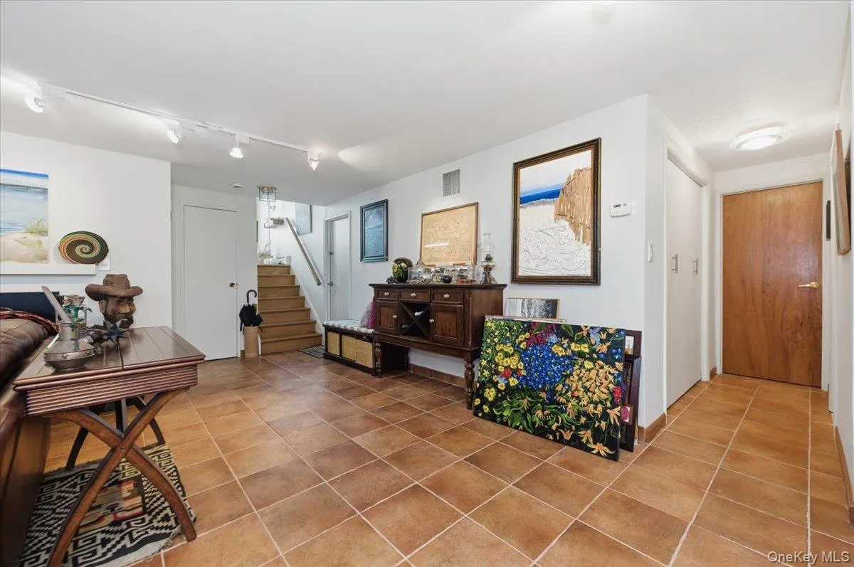 31 Regent Drive, Hempstead, NY, 4 Bedrooms Bedrooms, 6 Rooms Rooms,3 BathroomsBathrooms,Residential,For Rent,Regent,0,1010626 31 Regent Drive, Hempstead, NY, 4 Bedrooms Bedrooms, 6 Rooms Rooms,3 BathroomsBathrooms,Residential,For Rent,Regent,0,1010626