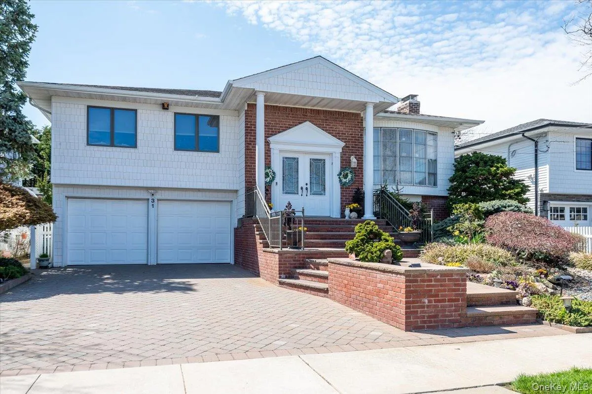 31 Regent Drive, Hempstead, NY, 4 Bedrooms Bedrooms, 6 Rooms Rooms,3 BathroomsBathrooms,Residential,For Rent,Regent,0,1010626 31 Regent Drive, Hempstead, NY, 4 Bedrooms Bedrooms, 6 Rooms Rooms,3 BathroomsBathrooms,Residential,For Rent,Regent,0,1010626