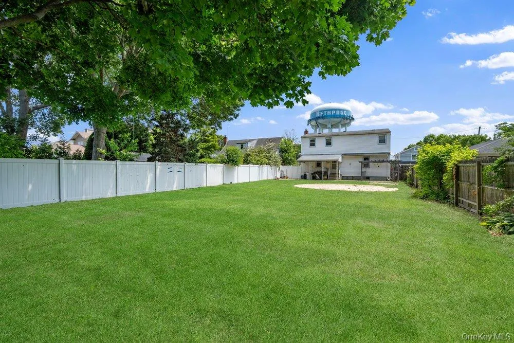 101 Spruce Avenue, Oyster Bay, NY, 5 Bedrooms Bedrooms, 11 Rooms Rooms,2 BathroomsBathrooms,Residential,For Rent,Spruce,0,1010630 101 Spruce Avenue, Oyster Bay, NY, 5 Bedrooms Bedrooms, 11 Rooms Rooms,2 BathroomsBathrooms,Residential,For Rent,Spruce,0,1010630