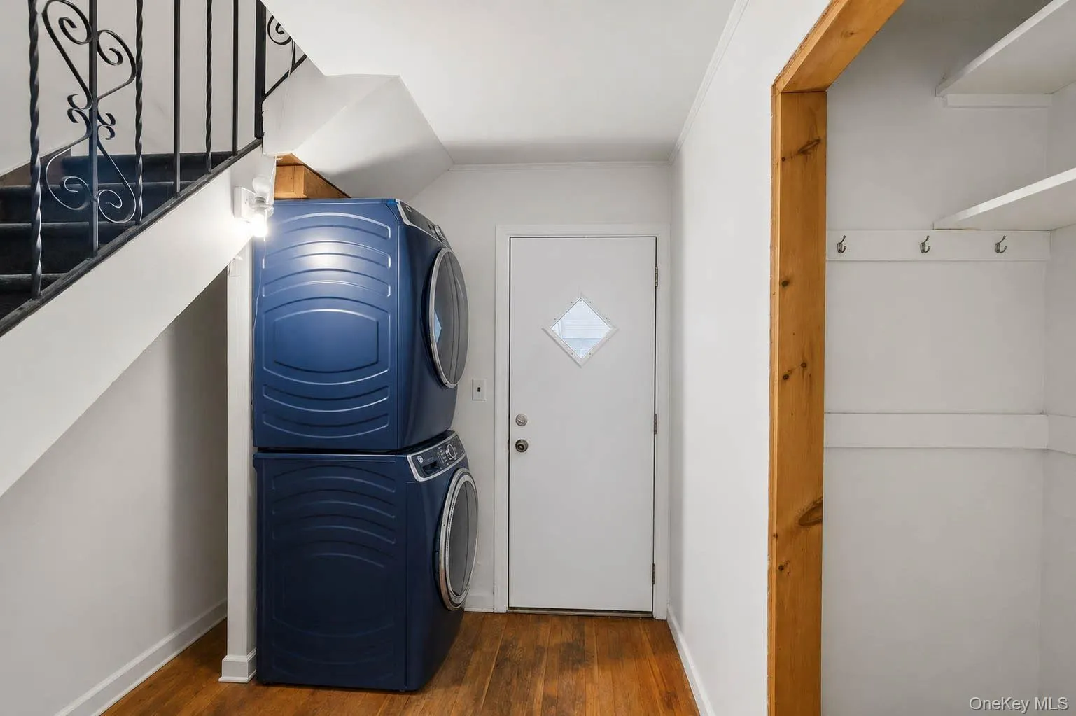 101 Spruce Avenue, Oyster Bay, NY, 5 Bedrooms Bedrooms, 11 Rooms Rooms,2 BathroomsBathrooms,Residential,For Rent,Spruce,0,KEY1010630 101 Spruce Avenue, Oyster Bay, NY, 5 Bedrooms Bedrooms, 11 Rooms Rooms,2 BathroomsBathrooms,Residential,For Rent,Spruce,0,KEY1010630