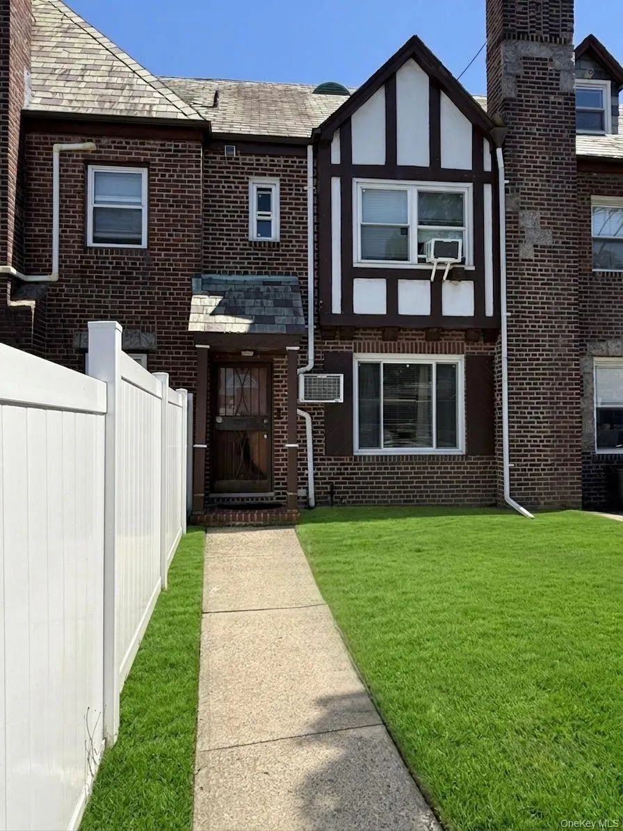141-66 73rd Terrace, New York, NY, 4 Bedrooms Bedrooms, 7 Rooms Rooms,2 BathroomsBathrooms,Residential,For Rent,73rd,0,1010633 141-66 73rd Terrace, New York, NY, 4 Bedrooms Bedrooms, 7 Rooms Rooms,2 BathroomsBathrooms,Residential,For Rent,73rd,0,1010633