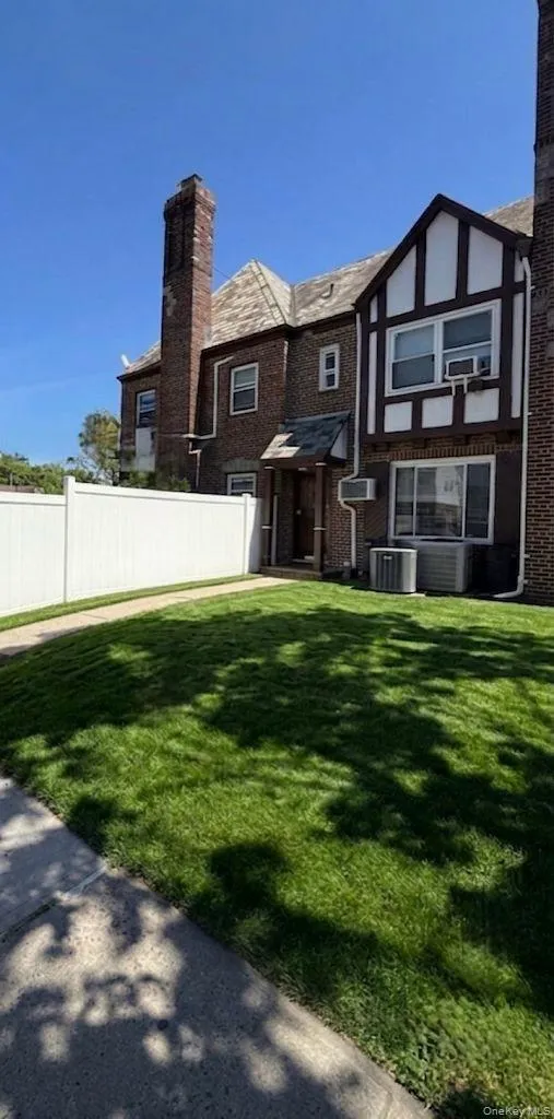 141-66 73rd Terrace, New York, NY, 4 Bedrooms Bedrooms, 7 Rooms Rooms,2 BathroomsBathrooms,Residential,For Rent,73rd,0,1010633 141-66 73rd Terrace, New York, NY, 4 Bedrooms Bedrooms, 7 Rooms Rooms,2 BathroomsBathrooms,Residential,For Rent,73rd,0,1010633