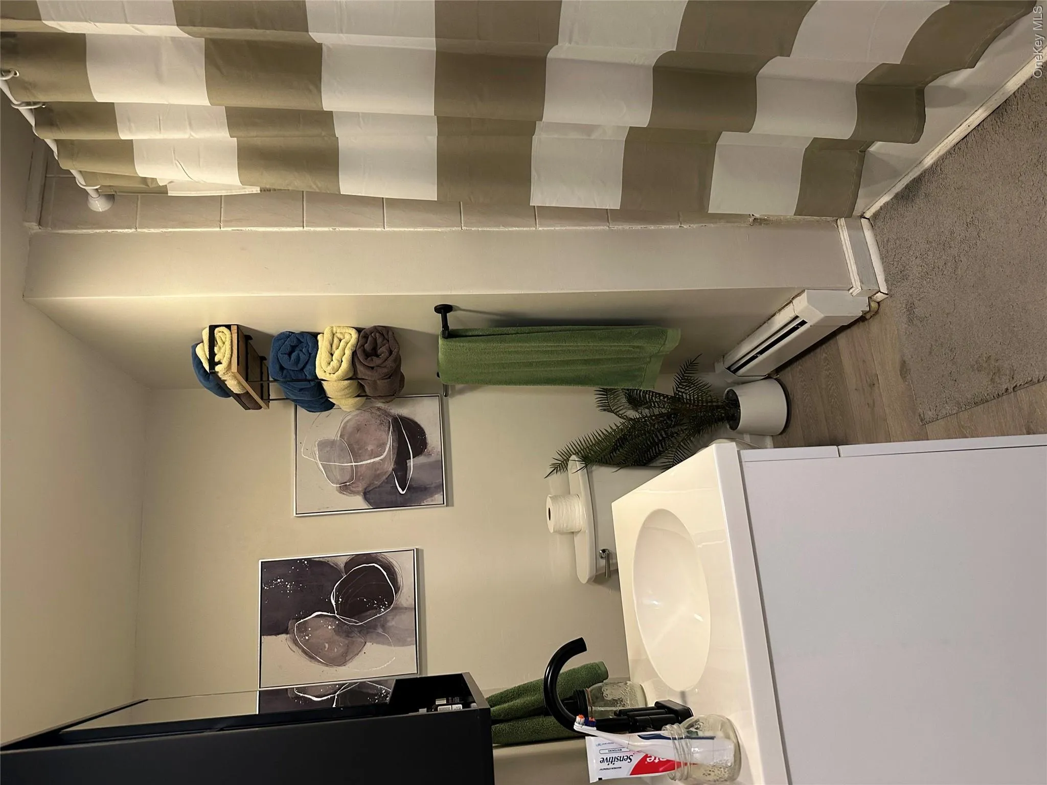 29 Main Street, Warwick (town), NY, 1 Bedroom Bedrooms, 4 Rooms Rooms,1 BathroomBathrooms,Residential Lease,For Rent,Main,0,1010642 29 Main Street, Warwick (town), NY, 1 Bedroom Bedrooms, 4 Rooms Rooms,1 BathroomBathrooms,Residential Lease,For Rent,Main,0,1010642