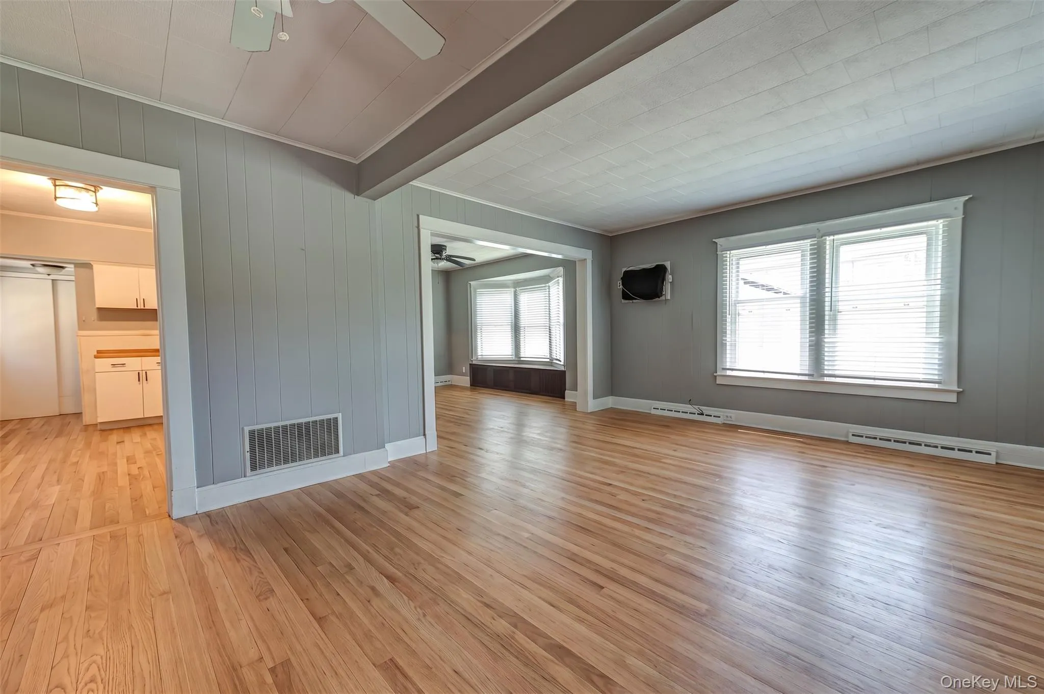 129 Bay Avenue, Brookhaven, NY, 3 Bedrooms Bedrooms, 5 Rooms Rooms,2 BathroomsBathrooms,Residential,For Rent,Bay,0,1010643 129 Bay Avenue, Brookhaven, NY, 3 Bedrooms Bedrooms, 5 Rooms Rooms,2 BathroomsBathrooms,Residential,For Rent,Bay,0,1010643