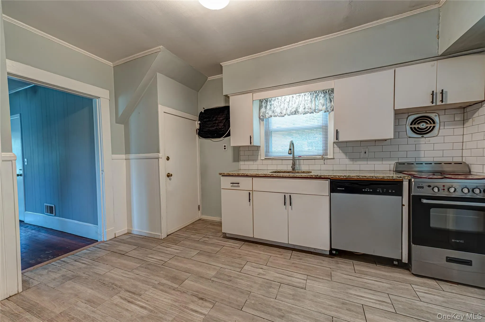 129 Bay Avenue, Brookhaven, NY, 3 Bedrooms Bedrooms, 5 Rooms Rooms,2 BathroomsBathrooms,Residential,For Rent,Bay,0,1010643 129 Bay Avenue, Brookhaven, NY, 3 Bedrooms Bedrooms, 5 Rooms Rooms,2 BathroomsBathrooms,Residential,For Rent,Bay,0,1010643