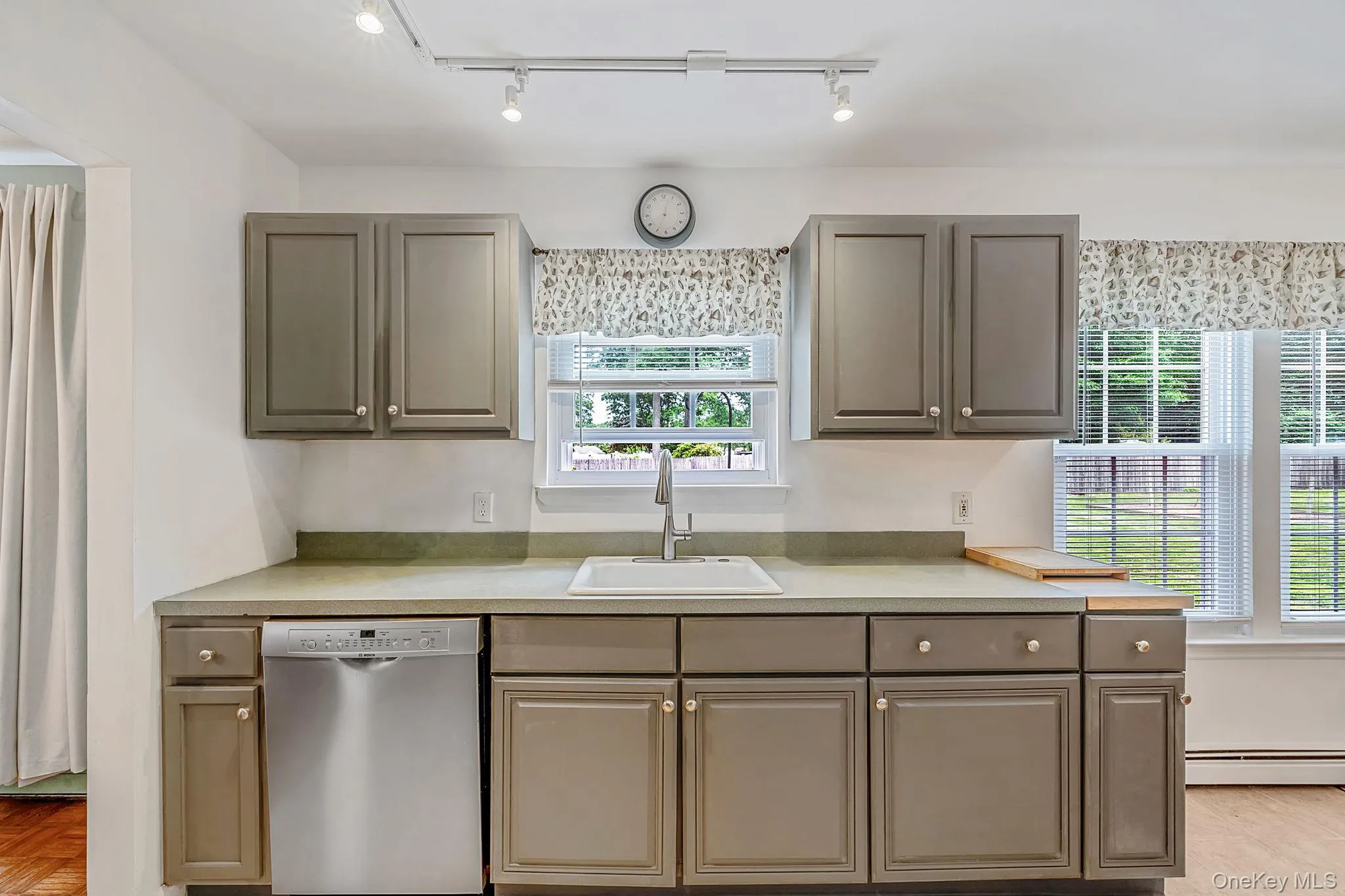4 Green Terrace, Brookhaven, NY, 3 Bedrooms Bedrooms, 9 Rooms Rooms,1 BathroomBathrooms,Residential,For Rent,Green,0,1010645 4 Green Terrace, Brookhaven, NY, 3 Bedrooms Bedrooms, 9 Rooms Rooms,1 BathroomBathrooms,Residential,For Rent,Green,0,1010645