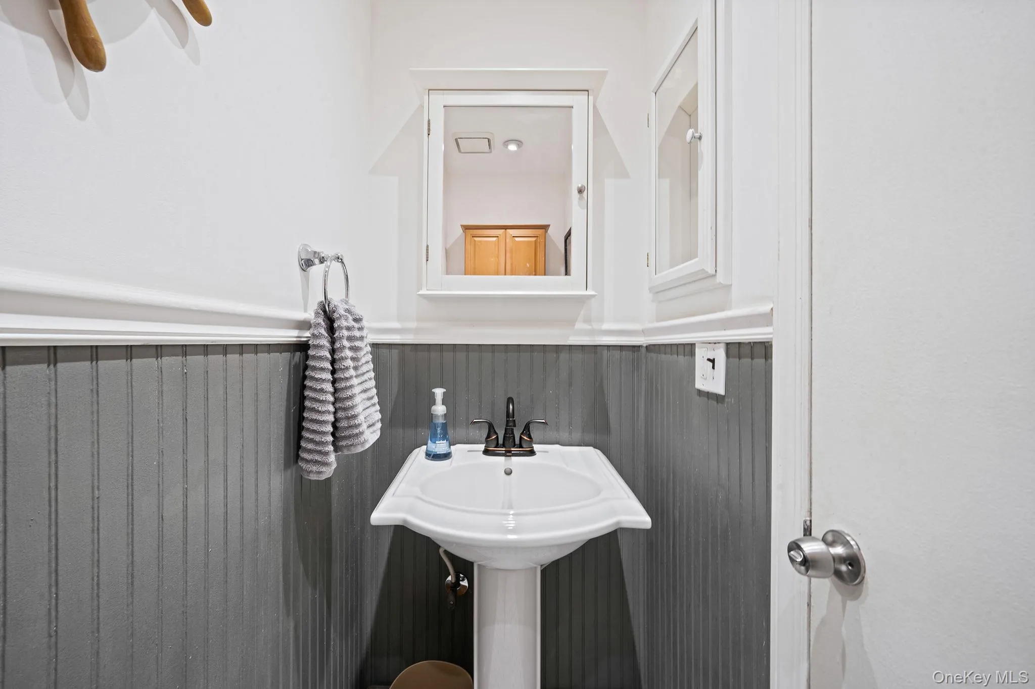 4 Green Terrace, Brookhaven, NY, 3 Bedrooms Bedrooms, 9 Rooms Rooms,1 BathroomBathrooms,Residential,For Rent,Green,0,1010645 4 Green Terrace, Brookhaven, NY, 3 Bedrooms Bedrooms, 9 Rooms Rooms,1 BathroomBathrooms,Residential,For Rent,Green,0,1010645