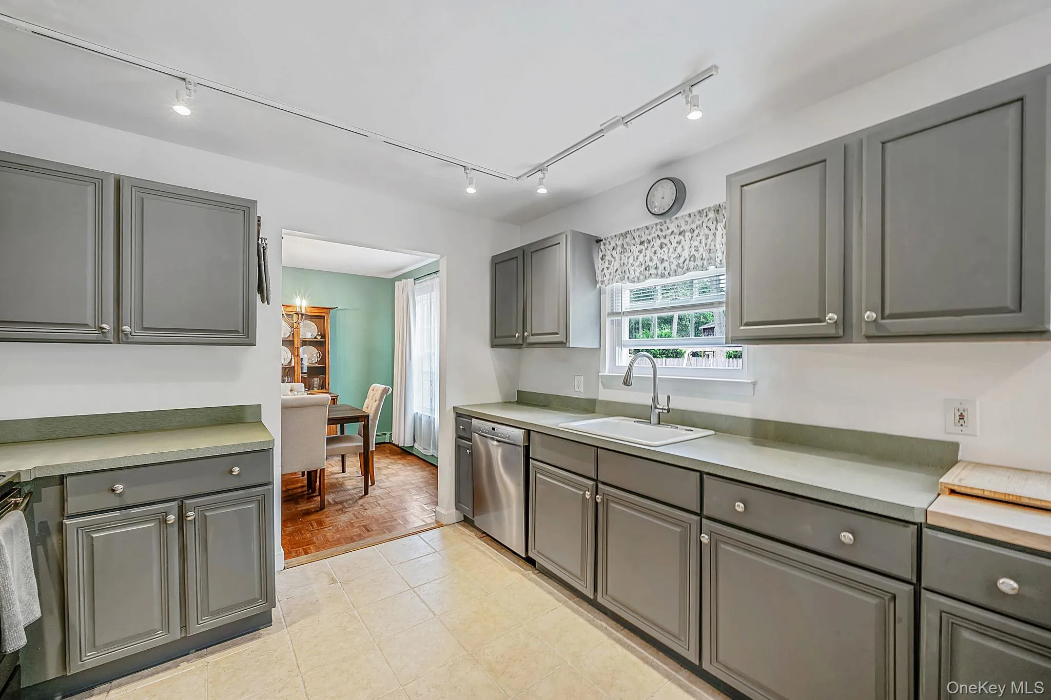 4 Green Terrace, Brookhaven, NY, 3 Bedrooms Bedrooms, 9 Rooms Rooms,1 BathroomBathrooms,Residential,For Rent,Green,0,1010645 4 Green Terrace, Brookhaven, NY, 3 Bedrooms Bedrooms, 9 Rooms Rooms,1 BathroomBathrooms,Residential,For Rent,Green,0,1010645