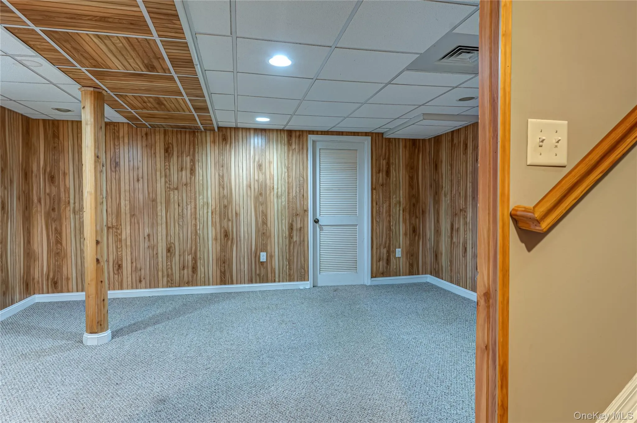 Entry room of the Finished Basement, extra entertaining area Entry room of the Finished Basement, extra entertaining area