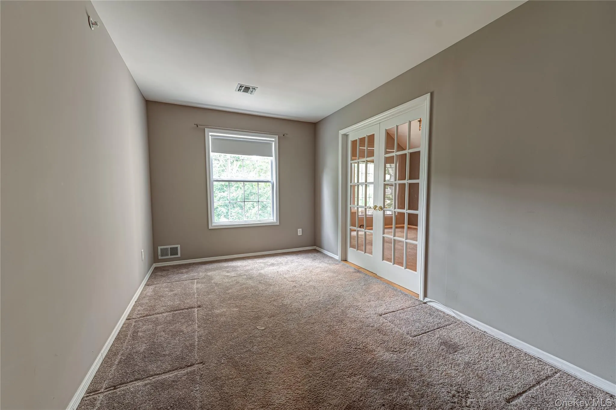 Adjoining room - ideal as a sitting room, den, dressing room, or optional 3rd bedroom Adjoining room - ideal as a sitting room, den, dressing room, or optional 3rd bedroom