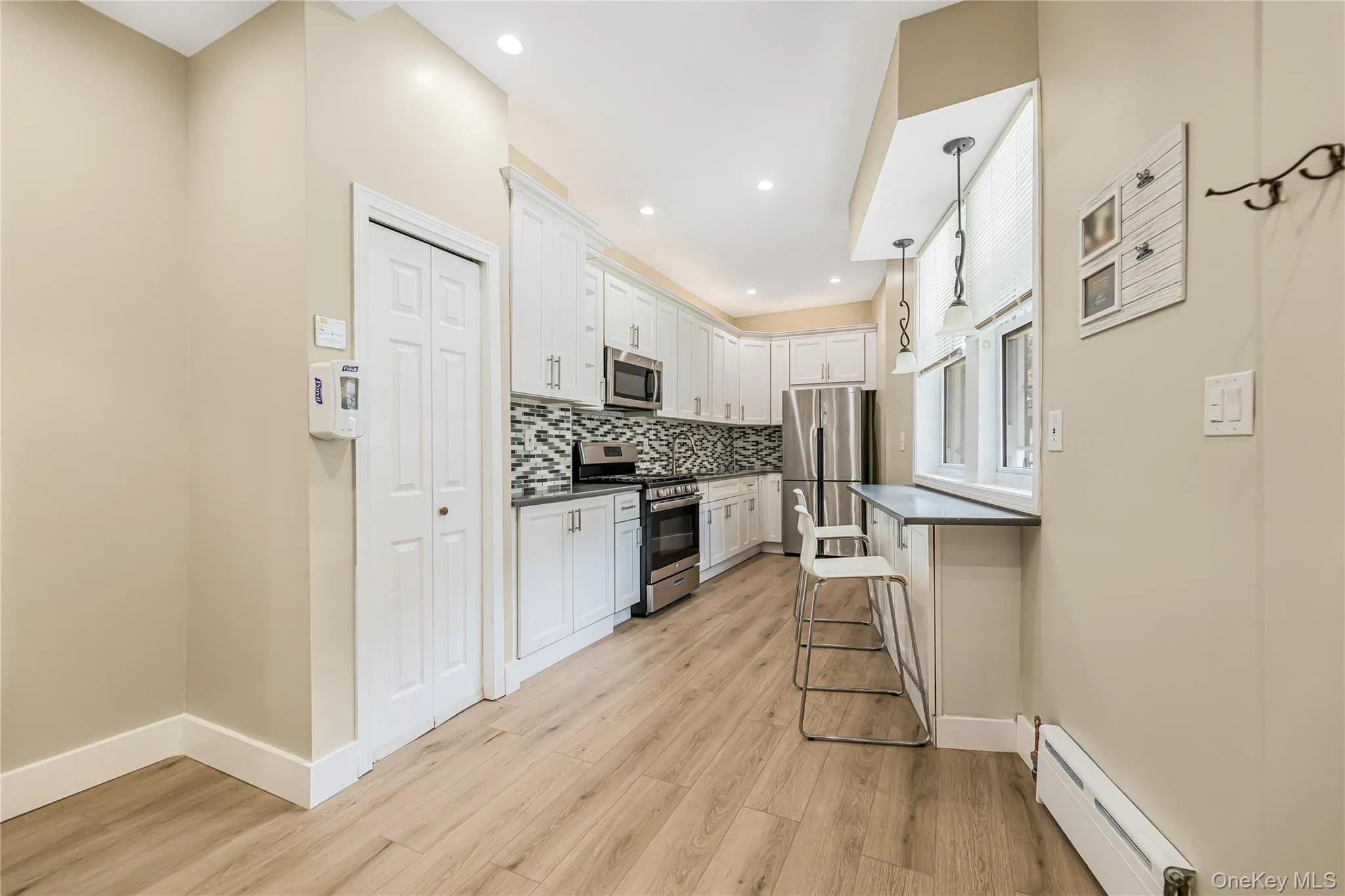 735 211th Street, New York, NY, 2 Bedrooms Bedrooms, 8 Rooms Rooms,2 BathroomsBathrooms,Residential,For Rent,211th,0,KEY1010651 735 211th Street, New York, NY, 2 Bedrooms Bedrooms, 8 Rooms Rooms,2 BathroomsBathrooms,Residential,For Rent,211th,0,KEY1010651