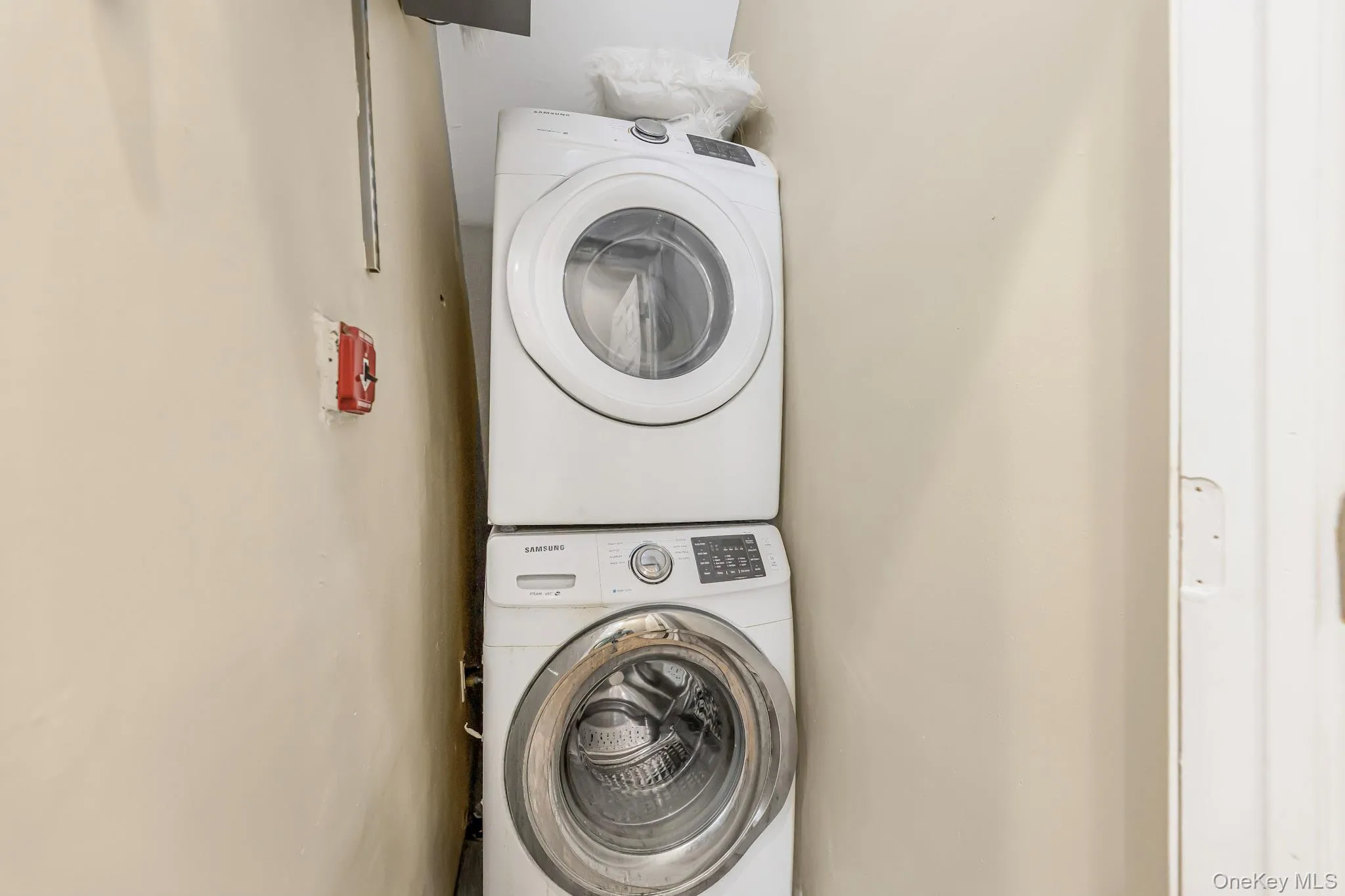 735 211th Street, New York, NY, 2 Bedrooms Bedrooms, 8 Rooms Rooms,2 BathroomsBathrooms,Residential,For Rent,211th,0,KEY1010651 735 211th Street, New York, NY, 2 Bedrooms Bedrooms, 8 Rooms Rooms,2 BathroomsBathrooms,Residential,For Rent,211th,0,KEY1010651