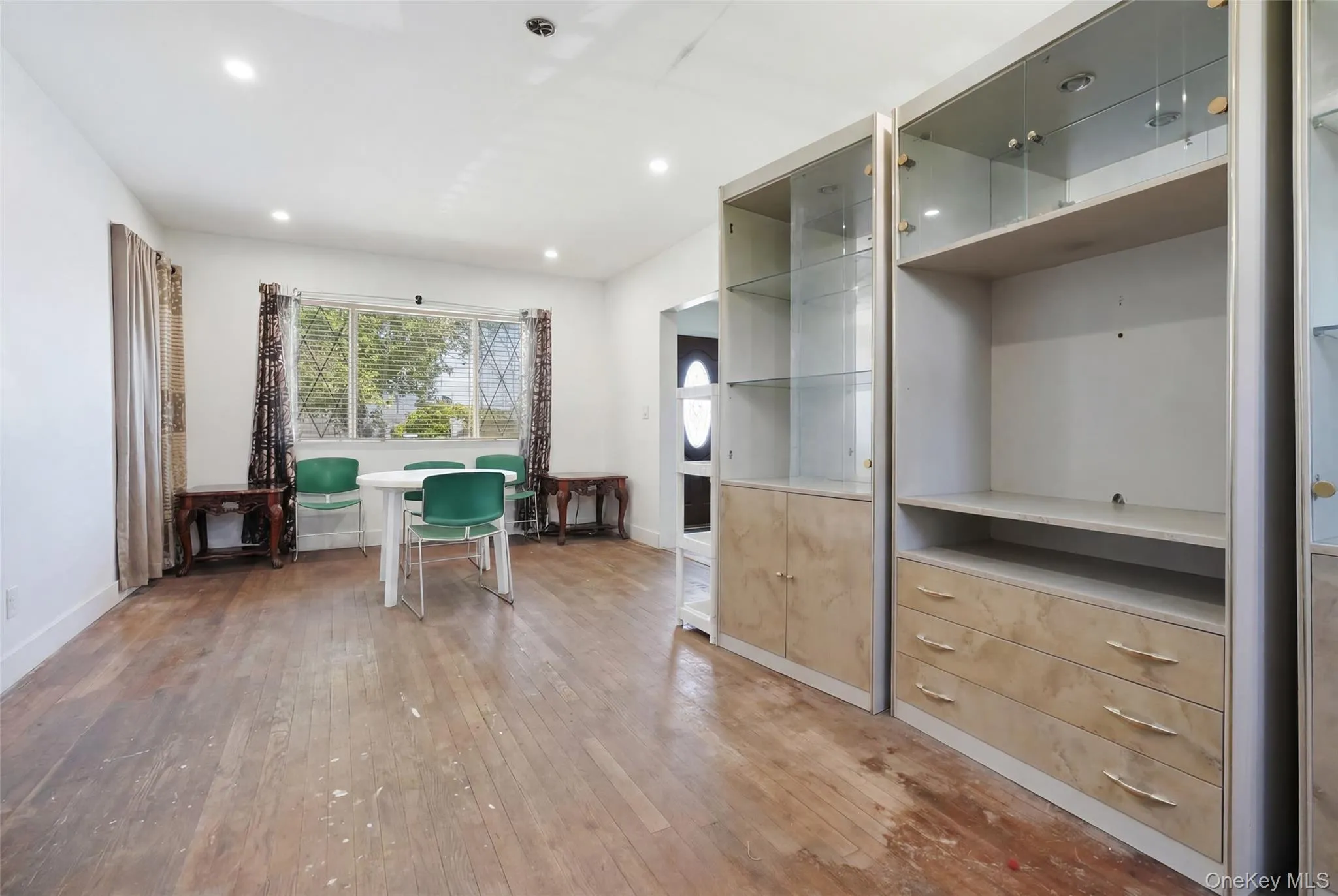 1 Moore Avenue, Hempstead, NY, 4 Bedrooms Bedrooms, 7 Rooms Rooms,1 BathroomBathrooms,Residential,For Rent,Moore,0,1010660 1 Moore Avenue, Hempstead, NY, 4 Bedrooms Bedrooms, 7 Rooms Rooms,1 BathroomBathrooms,Residential,For Rent,Moore,0,1010660