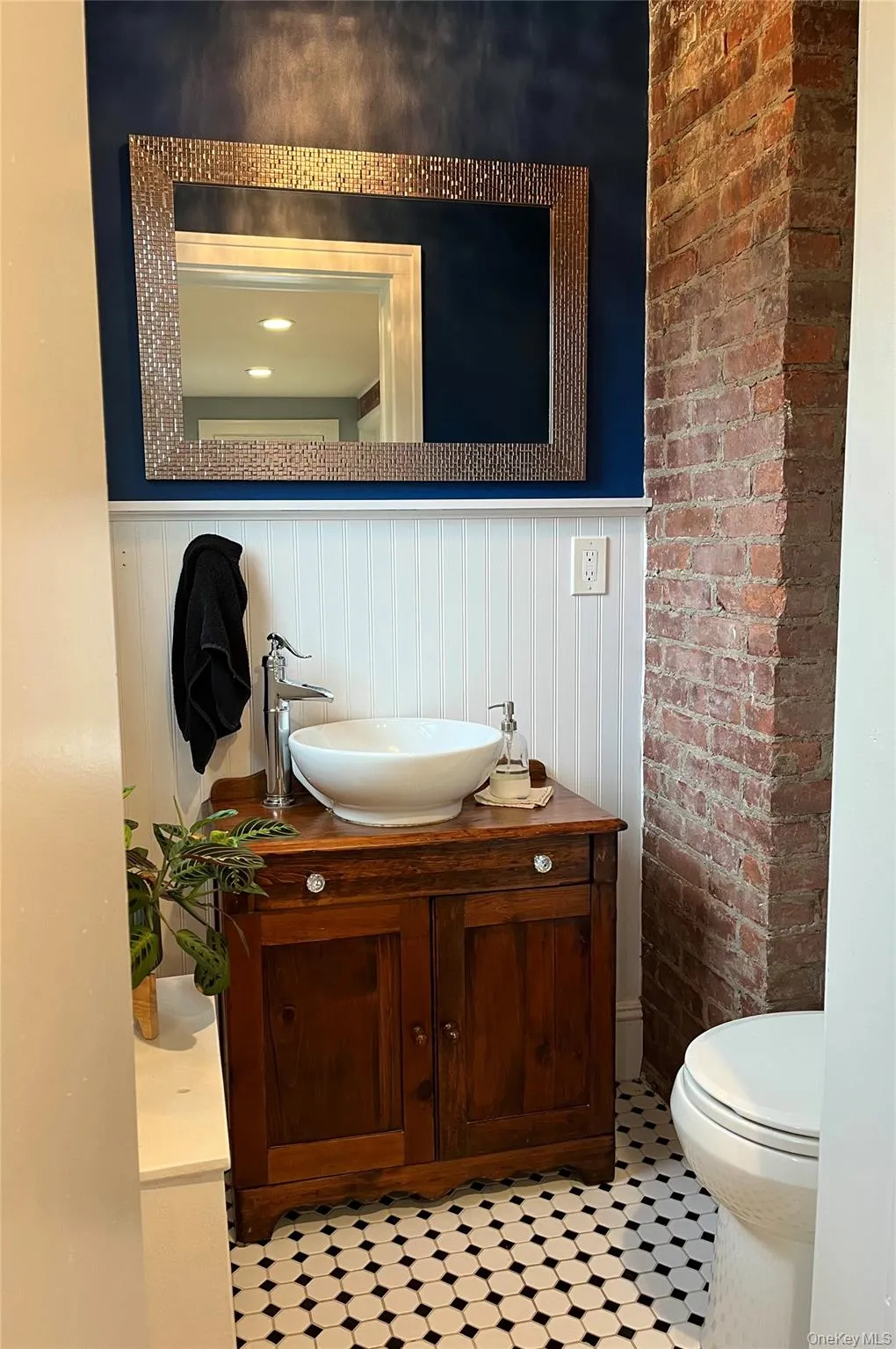 1/2 Bath 1/2 Bath