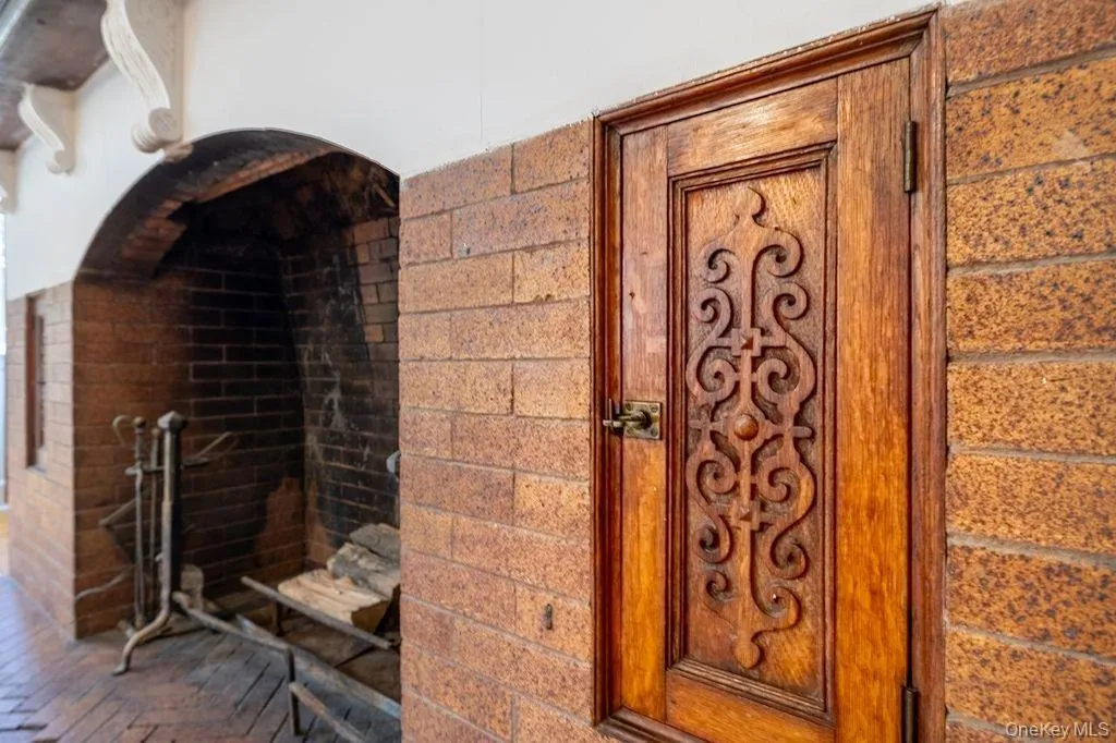 Details on Fireplace Details on Fireplace