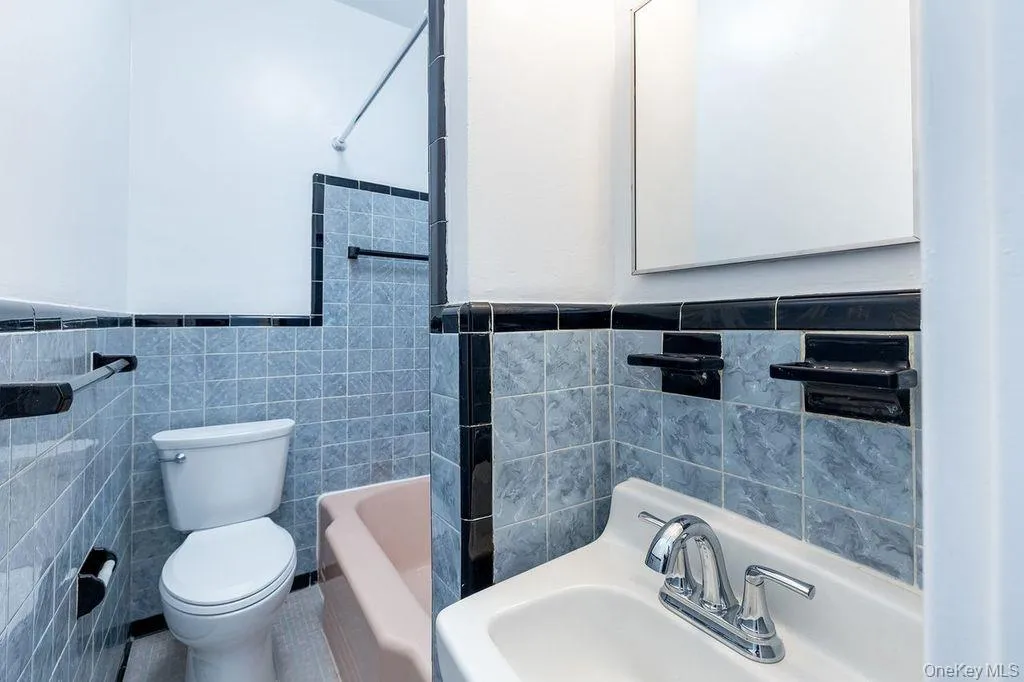 Full Bathroom Full Bathroom