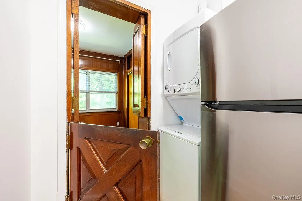 Washer/Dryer, Entrance to Fourth Bedroom Washer/Dryer, Entrance to Fourth Bedroom