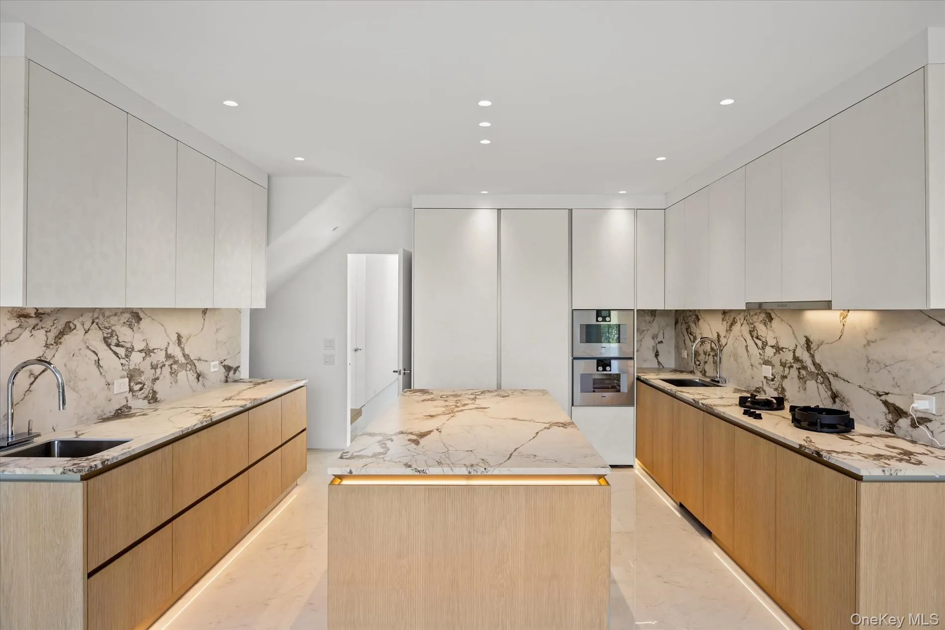 1 Foxwood Road, North Hempstead, NY, 5 Bedrooms Bedrooms, 9 Rooms Rooms,4 BathroomsBathrooms,Residential,For Rent,Foxwood,0,1010675 1 Foxwood Road, North Hempstead, NY, 5 Bedrooms Bedrooms, 9 Rooms Rooms,4 BathroomsBathrooms,Residential,For Rent,Foxwood,0,1010675