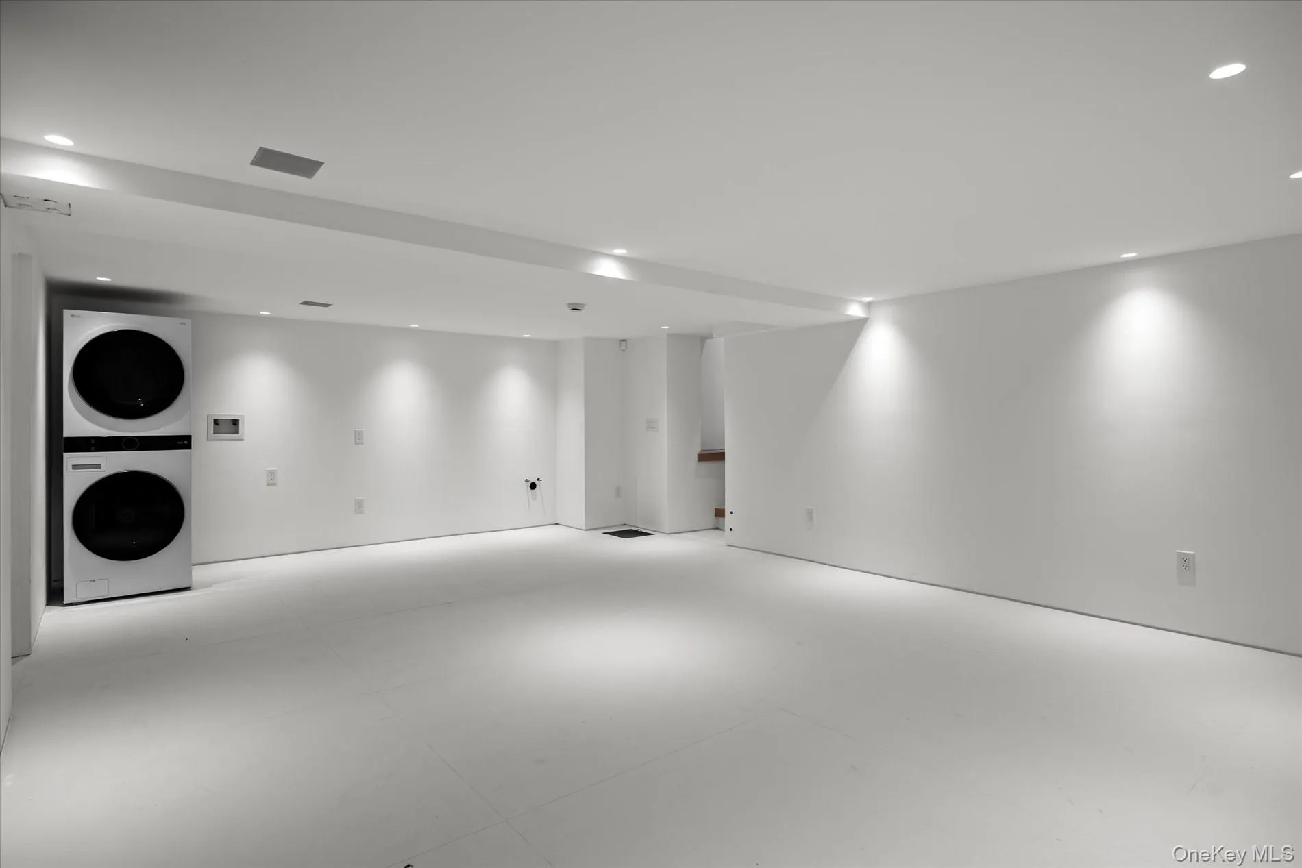 1 Foxwood Road, North Hempstead, NY, 5 Bedrooms Bedrooms, 9 Rooms Rooms,4 BathroomsBathrooms,Residential,For Rent,Foxwood,0,1010675 1 Foxwood Road, North Hempstead, NY, 5 Bedrooms Bedrooms, 9 Rooms Rooms,4 BathroomsBathrooms,Residential,For Rent,Foxwood,0,1010675