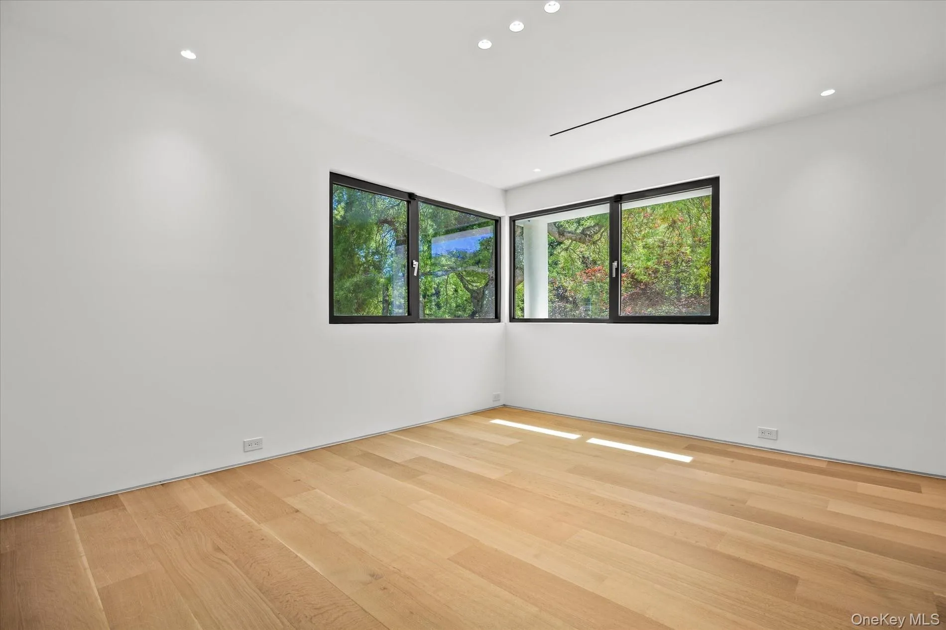 1 Foxwood Road, North Hempstead, NY, 5 Bedrooms Bedrooms, 9 Rooms Rooms,4 BathroomsBathrooms,Residential,For Rent,Foxwood,0,1010675 1 Foxwood Road, North Hempstead, NY, 5 Bedrooms Bedrooms, 9 Rooms Rooms,4 BathroomsBathrooms,Residential,For Rent,Foxwood,0,1010675