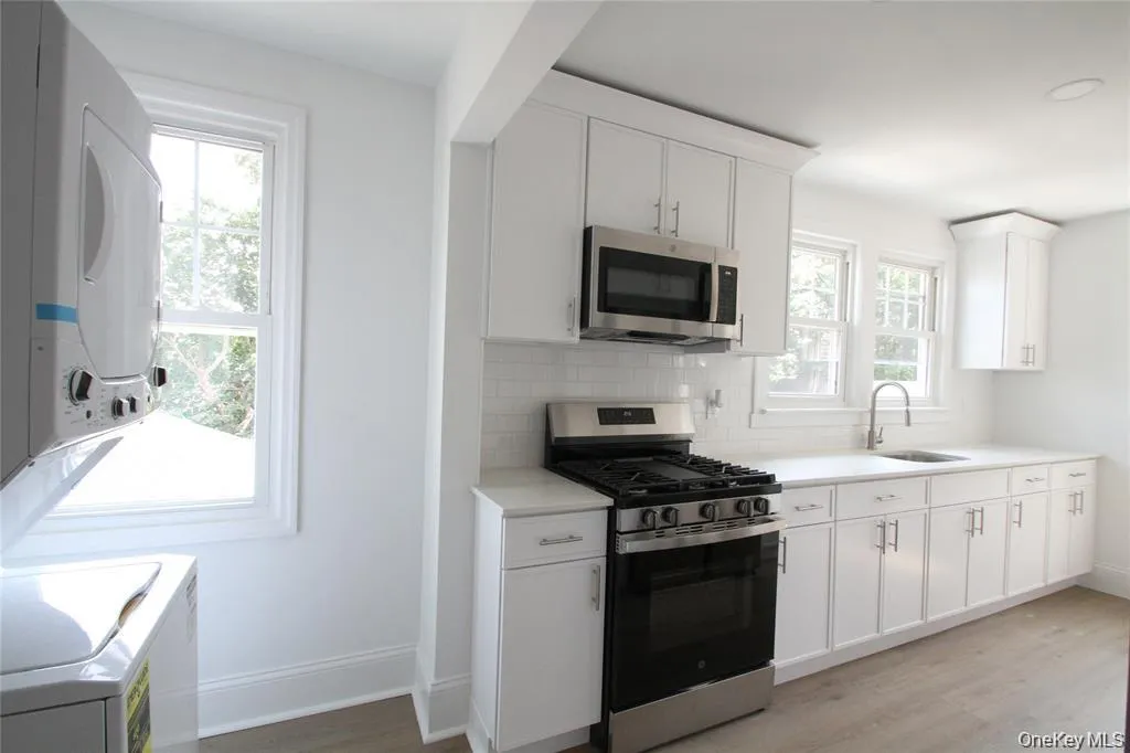 344 Roslyn ave, North Hempstead, NY, 3 Bedrooms Bedrooms, 6 Rooms Rooms,1 BathroomBathrooms,Residential Lease,For Rent,Roslyn ave,0,1010693 344 Roslyn ave, North Hempstead, NY, 3 Bedrooms Bedrooms, 6 Rooms Rooms,1 BathroomBathrooms,Residential Lease,For Rent,Roslyn ave,0,1010693