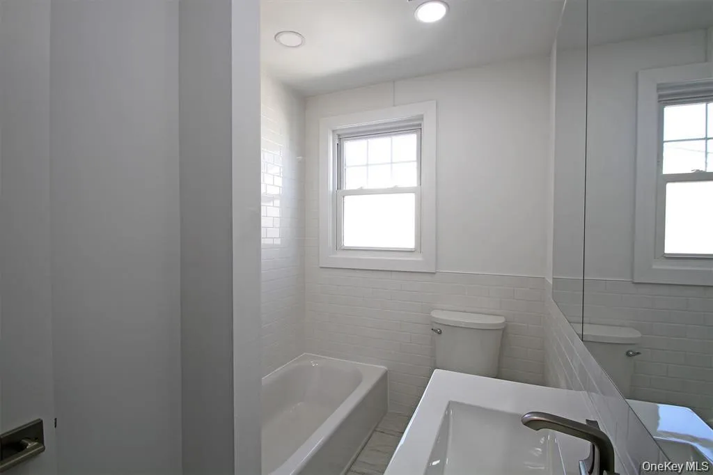 344 Roslyn ave, North Hempstead, NY, 3 Bedrooms Bedrooms, 6 Rooms Rooms,1 BathroomBathrooms,Residential Lease,For Rent,Roslyn ave,0,1010693 344 Roslyn ave, North Hempstead, NY, 3 Bedrooms Bedrooms, 6 Rooms Rooms,1 BathroomBathrooms,Residential Lease,For Rent,Roslyn ave,0,1010693