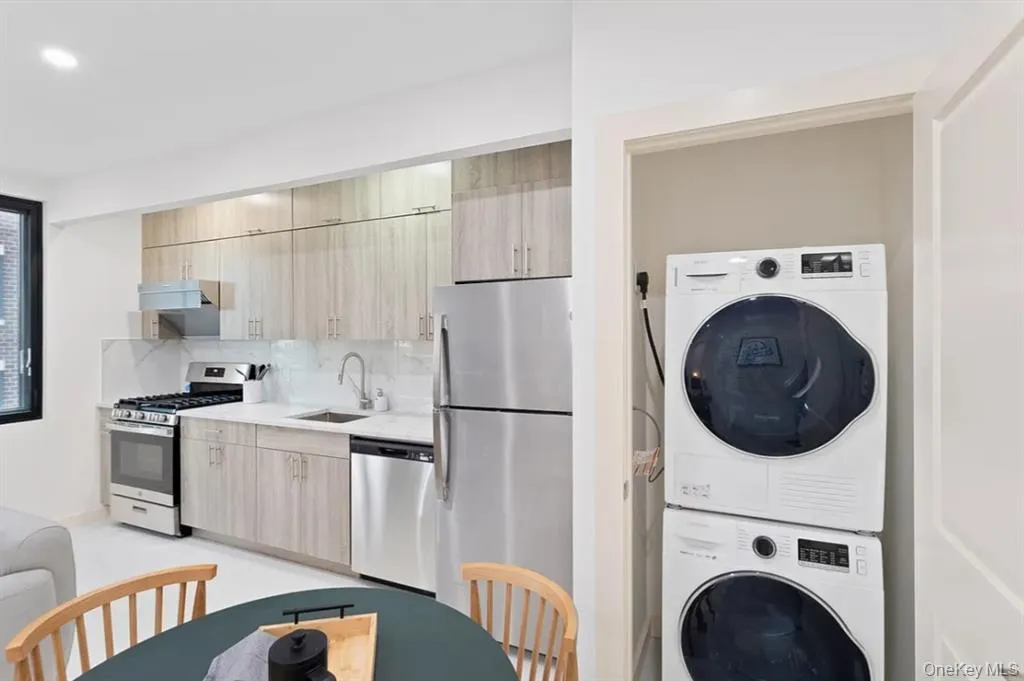 124-28 Queens Boulevard, New York, NY, 1 Bedroom Bedrooms, 3 Rooms Rooms,1 BathroomBathrooms,Residential,For Rent,Queens,0,1010694 124-28 Queens Boulevard, New York, NY, 1 Bedroom Bedrooms, 3 Rooms Rooms,1 BathroomBathrooms,Residential,For Rent,Queens,0,1010694