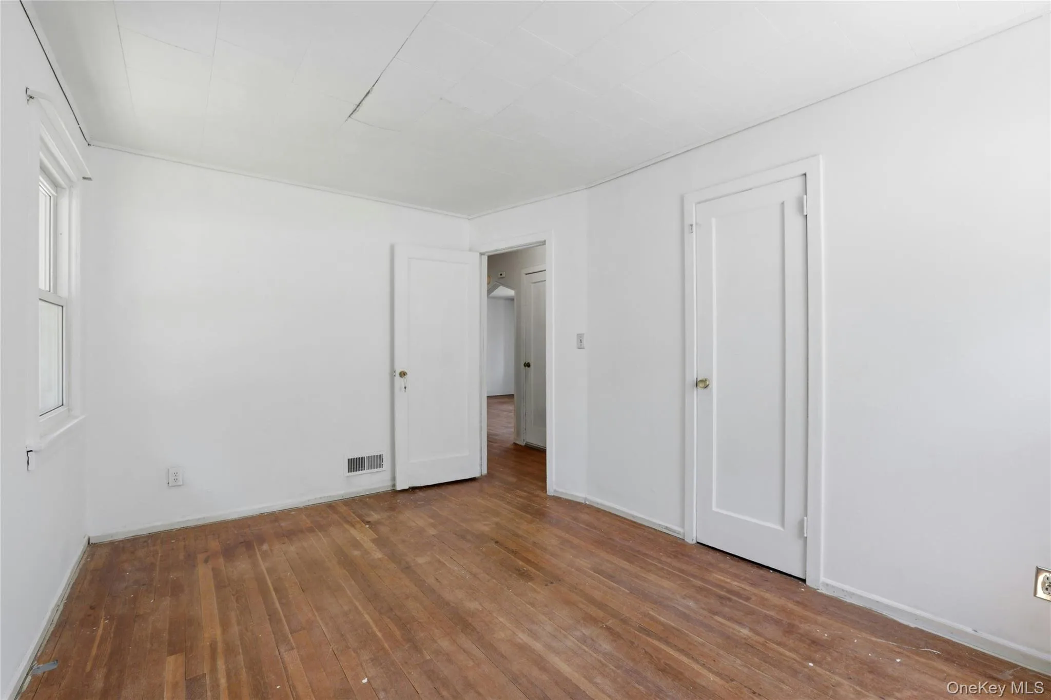 1090 South Drive, Hempstead, NY, 4 Bedrooms Bedrooms, 6 Rooms Rooms,2 BathroomsBathrooms,Residential,For Rent,South,0,1010697 1090 South Drive, Hempstead, NY, 4 Bedrooms Bedrooms, 6 Rooms Rooms,2 BathroomsBathrooms,Residential,For Rent,South,0,1010697