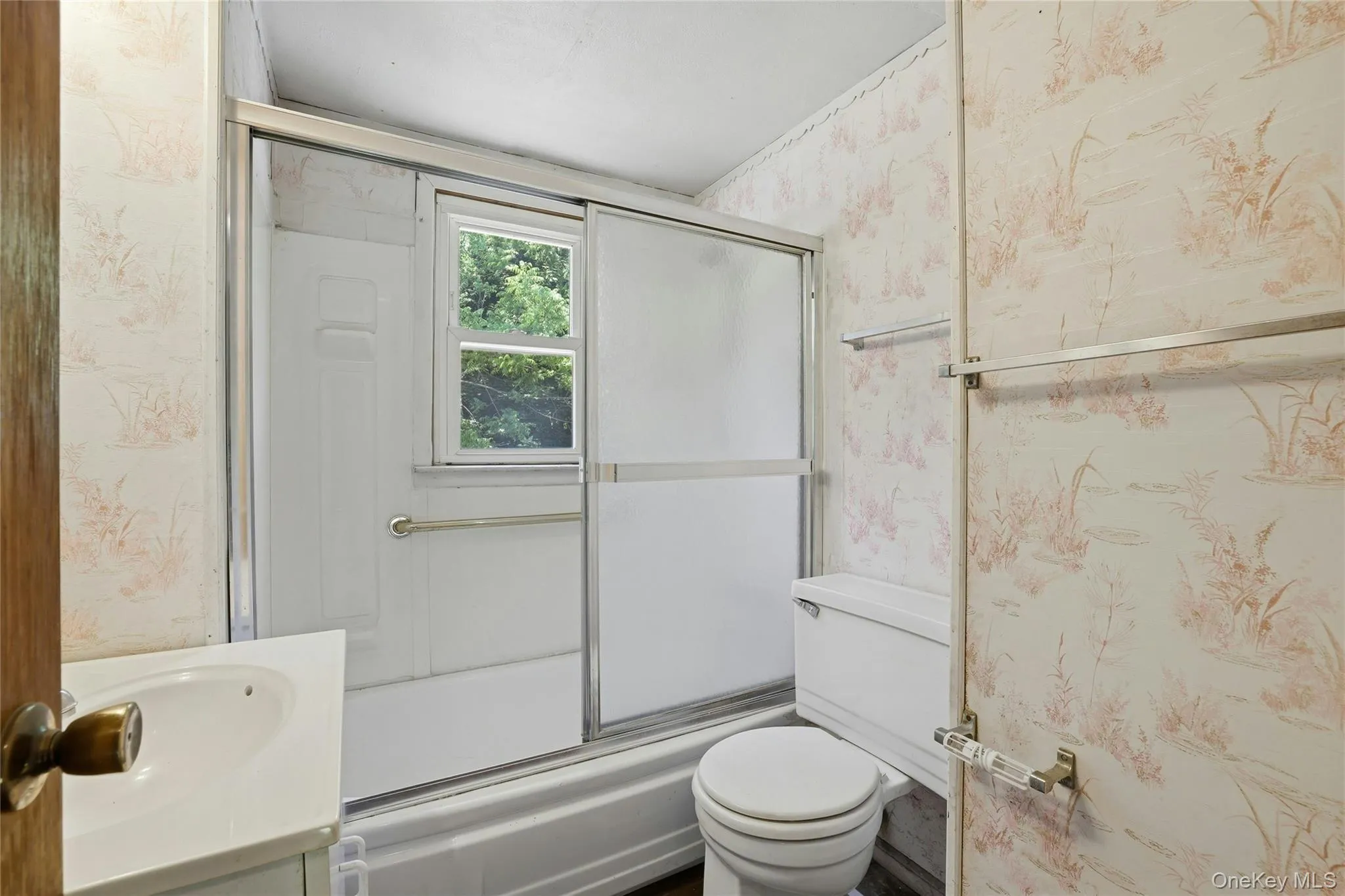 1090 South Drive, Hempstead, NY, 4 Bedrooms Bedrooms, 6 Rooms Rooms,2 BathroomsBathrooms,Residential,For Rent,South,0,1010697 1090 South Drive, Hempstead, NY, 4 Bedrooms Bedrooms, 6 Rooms Rooms,2 BathroomsBathrooms,Residential,For Rent,South,0,1010697