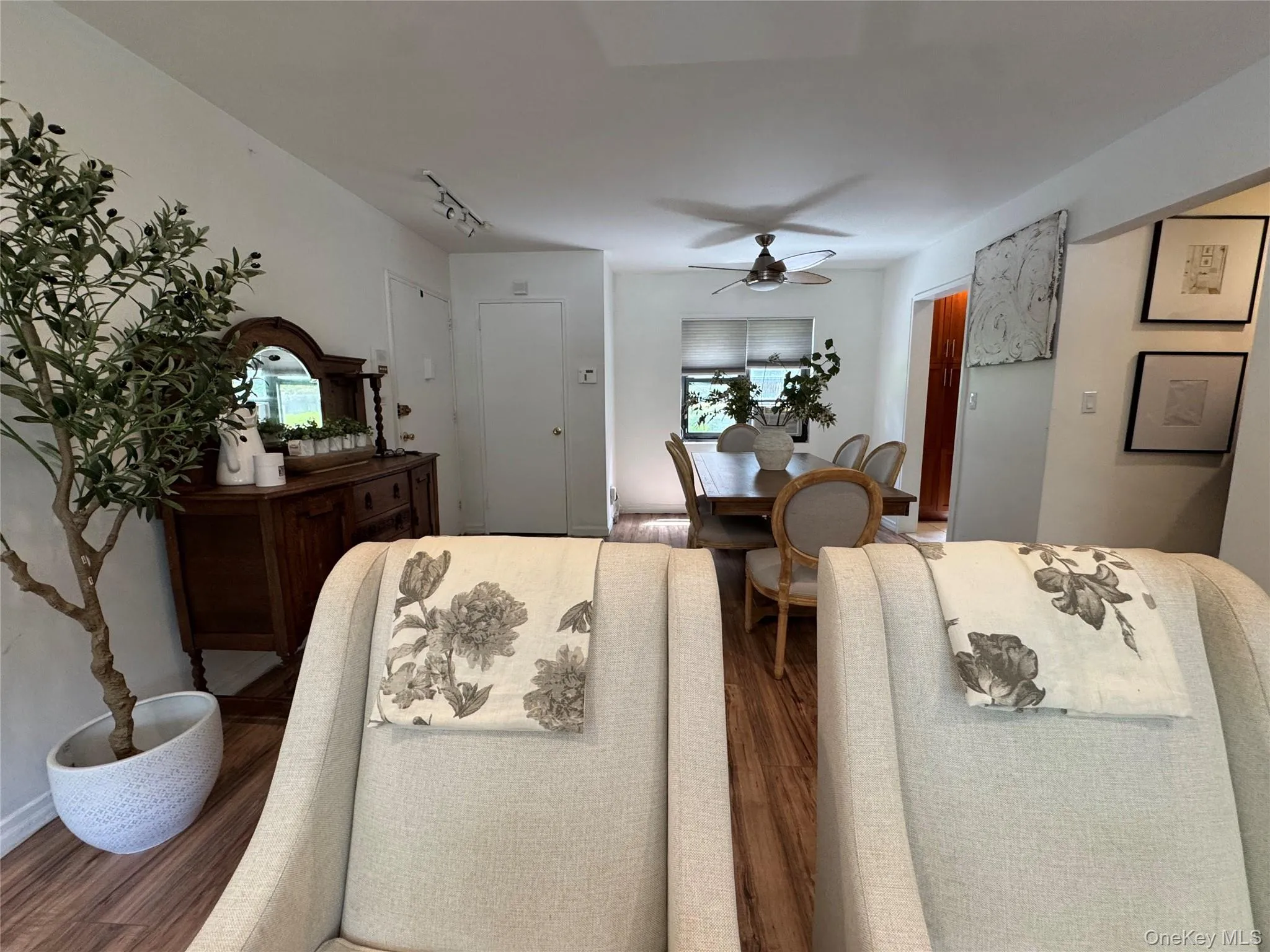 313 Main Street, North Hempstead, NY, 1 Bedroom Bedrooms, 5 Rooms Rooms,1 BathroomBathrooms,Residential,For Rent,Main Street,0,1010704 313 Main Street, North Hempstead, NY, 1 Bedroom Bedrooms, 5 Rooms Rooms,1 BathroomBathrooms,Residential,For Rent,Main Street,0,1010704