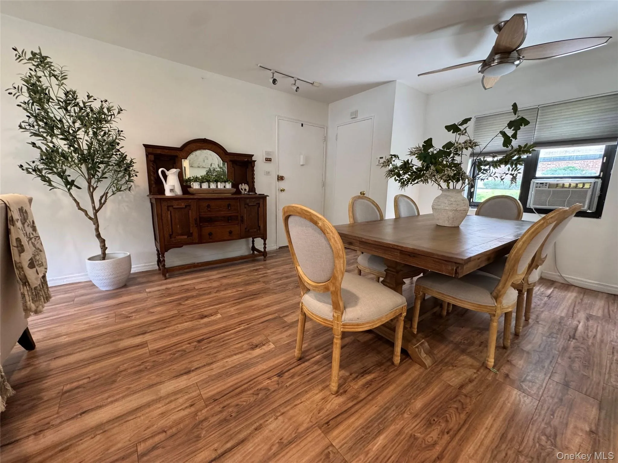 313 Main Street, North Hempstead, NY, 1 Bedroom Bedrooms, 5 Rooms Rooms,1 BathroomBathrooms,Residential,For Rent,Main Street,0,1010704 313 Main Street, North Hempstead, NY, 1 Bedroom Bedrooms, 5 Rooms Rooms,1 BathroomBathrooms,Residential,For Rent,Main Street,0,1010704