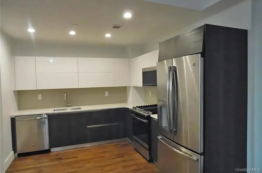 10919 72nd Road, New York, NY, 1 Bedroom Bedrooms, 3 Rooms Rooms,1 BathroomBathrooms,Residential Lease,For Rent,72nd,0,1010709 10919 72nd Road, New York, NY, 1 Bedroom Bedrooms, 3 Rooms Rooms,1 BathroomBathrooms,Residential Lease,For Rent,72nd,0,1010709