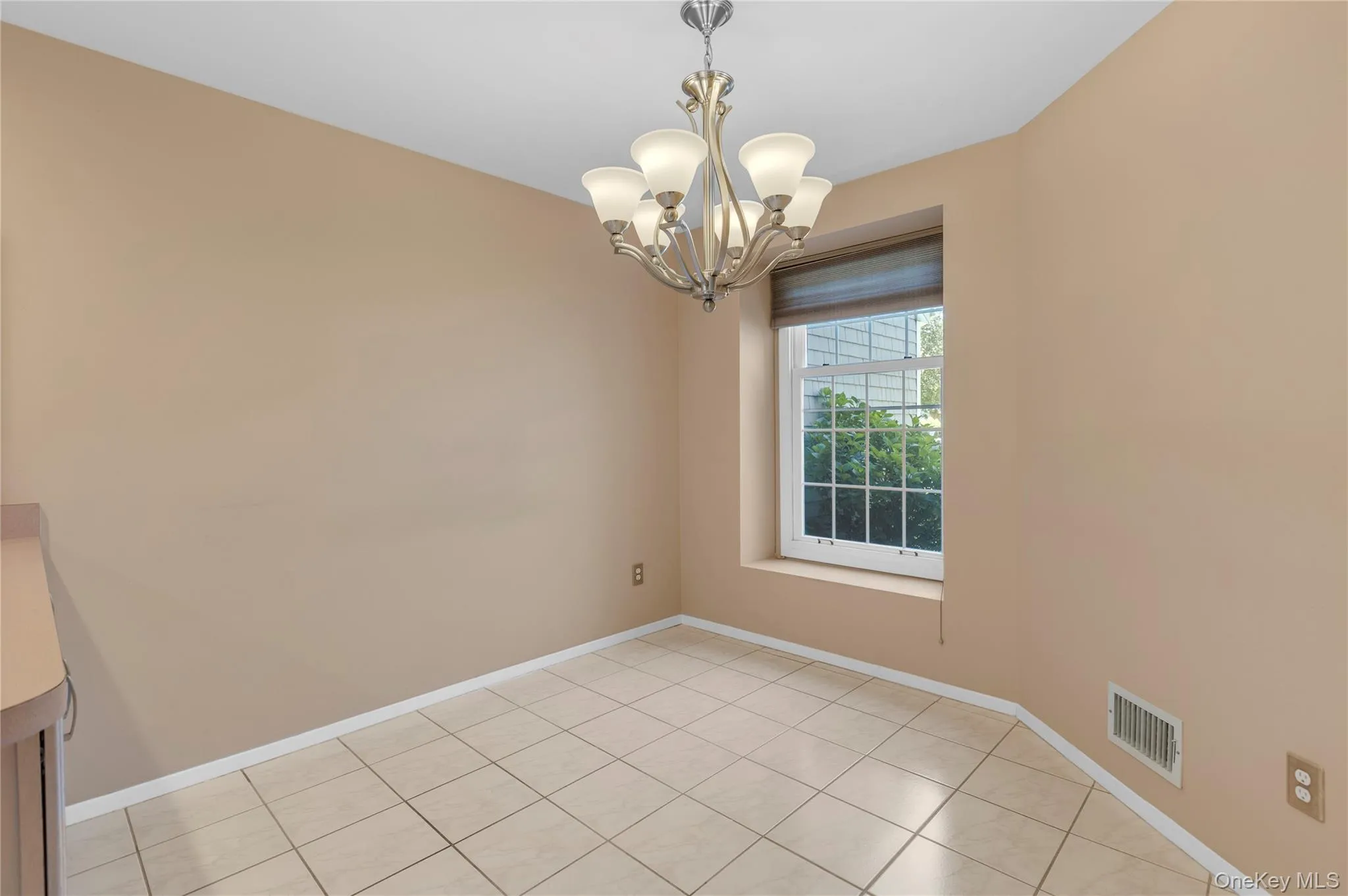 38 Lakebridge Drive, Smithtown, NY, 3 Bedrooms Bedrooms, 6 Rooms Rooms,2 BathroomsBathrooms,Residential,For Rent,Lakebridge,0,1010712 38 Lakebridge Drive, Smithtown, NY, 3 Bedrooms Bedrooms, 6 Rooms Rooms,2 BathroomsBathrooms,Residential,For Rent,Lakebridge,0,1010712