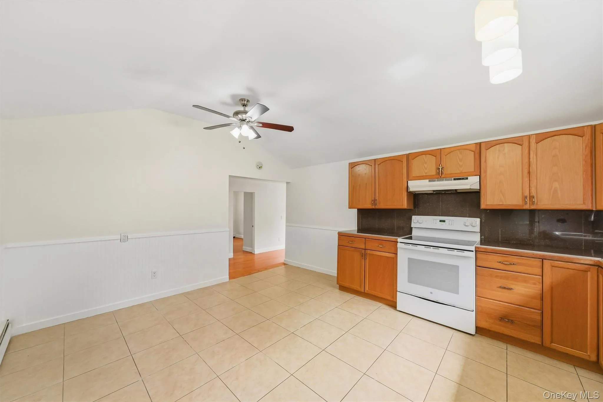 Large eat in kitchen Large eat in kitchen