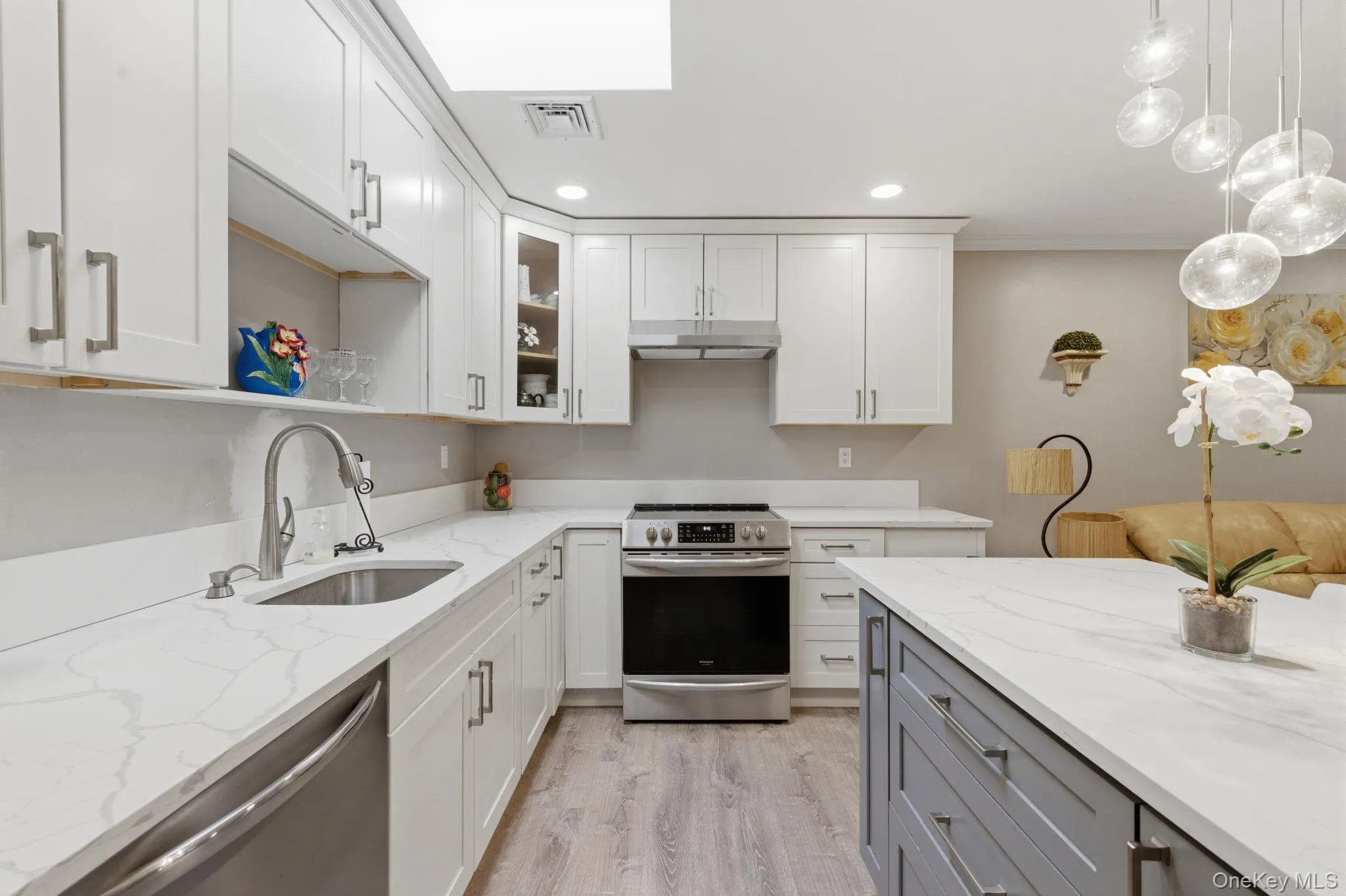 200 New Castle Court, Brookhaven, NY, 1 Bedroom Bedrooms, 3 Rooms Rooms,1 BathroomBathrooms,Residential,For Rent,New Castle,0,1010736 200 New Castle Court, Brookhaven, NY, 1 Bedroom Bedrooms, 3 Rooms Rooms,1 BathroomBathrooms,Residential,For Rent,New Castle,0,1010736