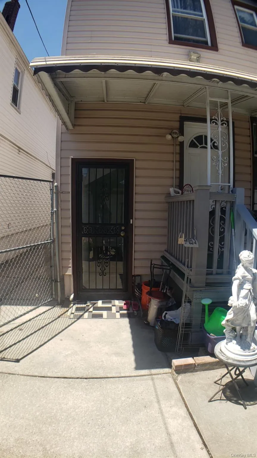Separate basement entrance Separate basement entrance