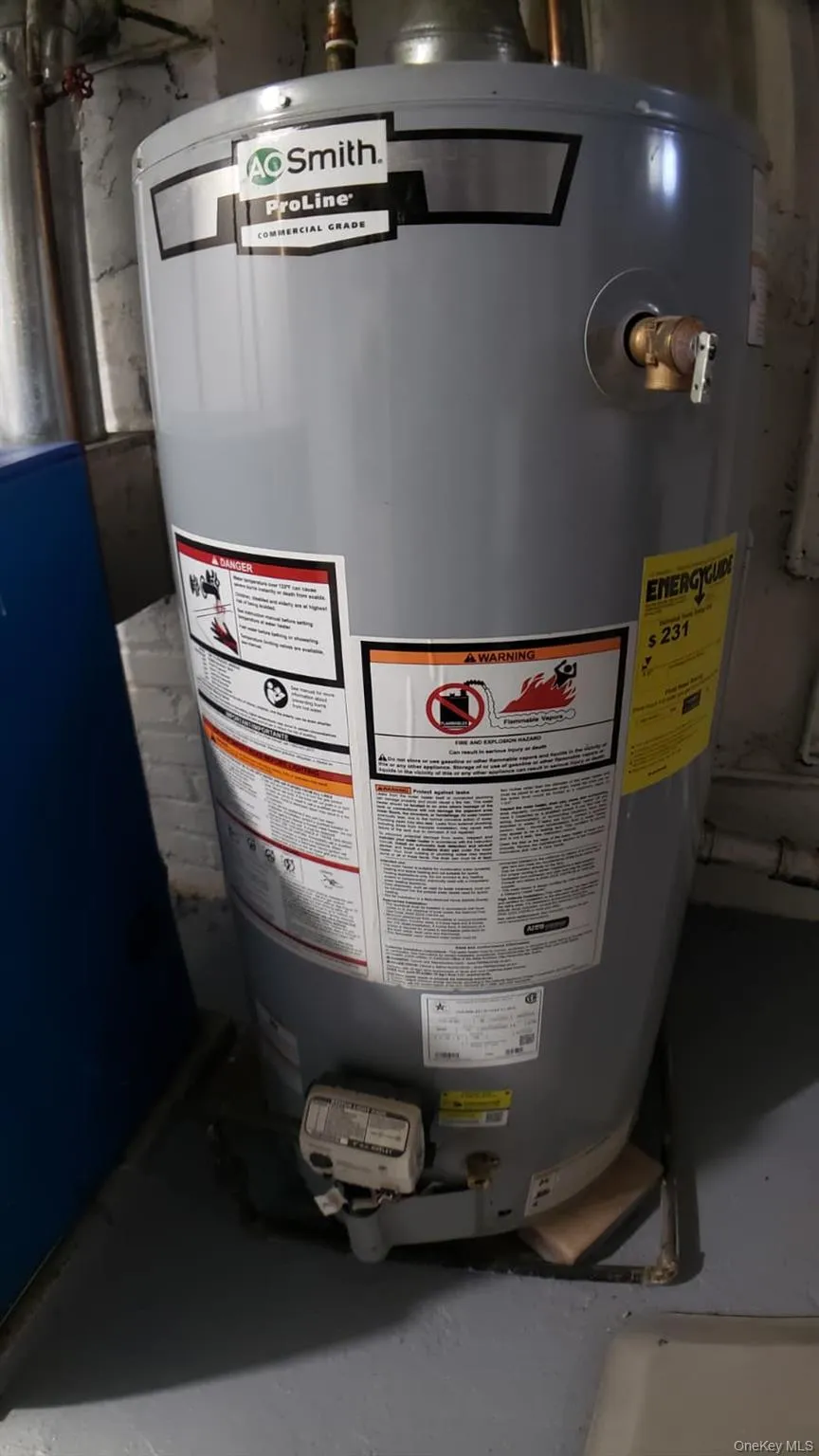 Stand alone hot water tank Stand alone hot water tank