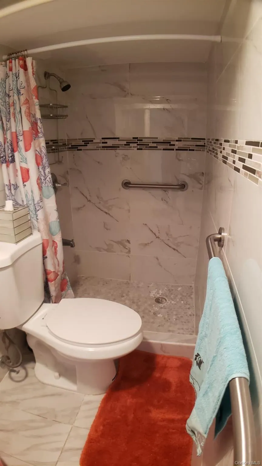 Full Bathroom Full Bathroom
