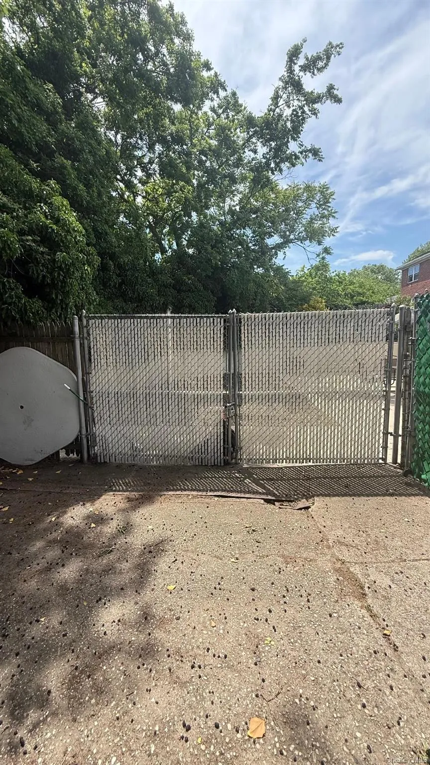 85-02 Dumont Avenue, New York, NY, 3 Bedrooms Bedrooms, 8 Rooms Rooms,2 BathroomsBathrooms,Residential,For Rent,Dumont,0,1010744 85-02 Dumont Avenue, New York, NY, 3 Bedrooms Bedrooms, 8 Rooms Rooms,2 BathroomsBathrooms,Residential,For Rent,Dumont,0,1010744